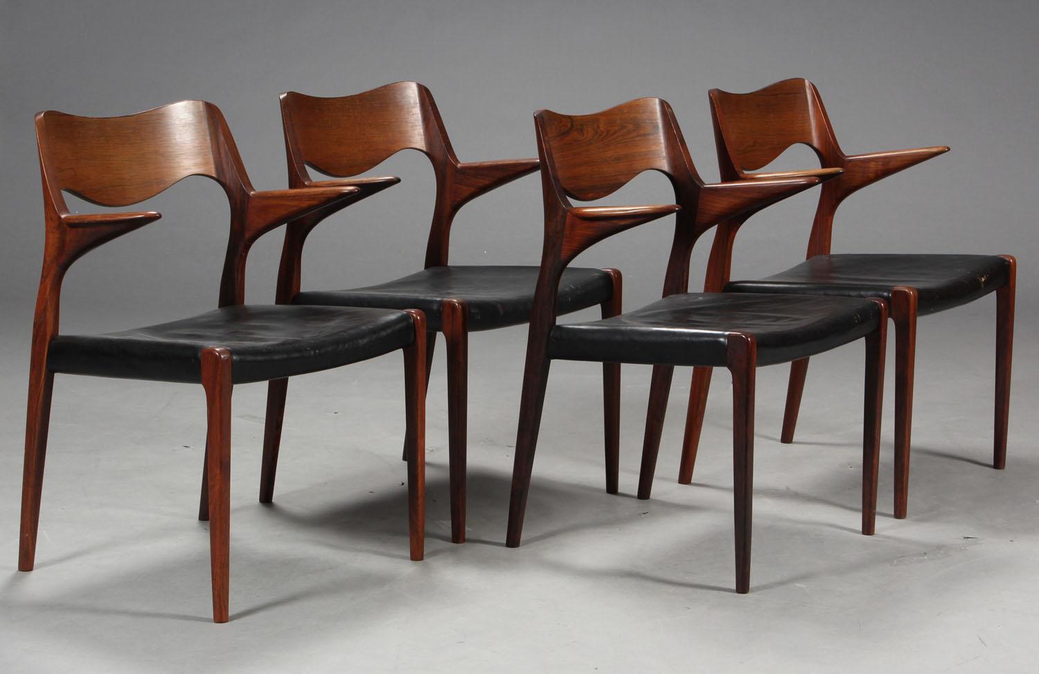 Niels Otto Moller 1951 Esszimmerstühle mit Armlehnen aus schwarzem Original-Leder (Skandinavische Moderne) im Angebot