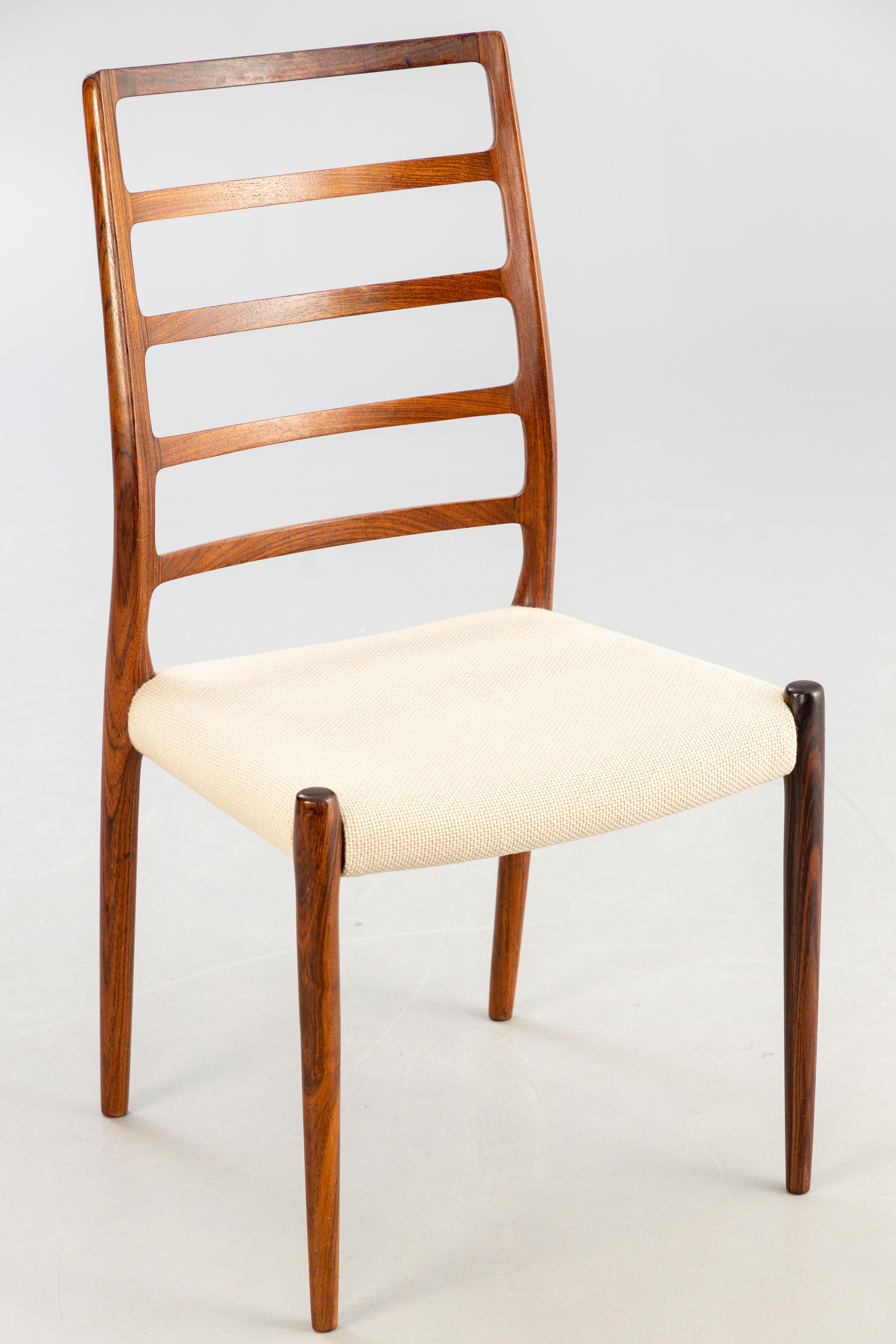 XX secolo Niels Otto Moller chairs 'Model 82' in Rosewood Denmark 1960 in vendita