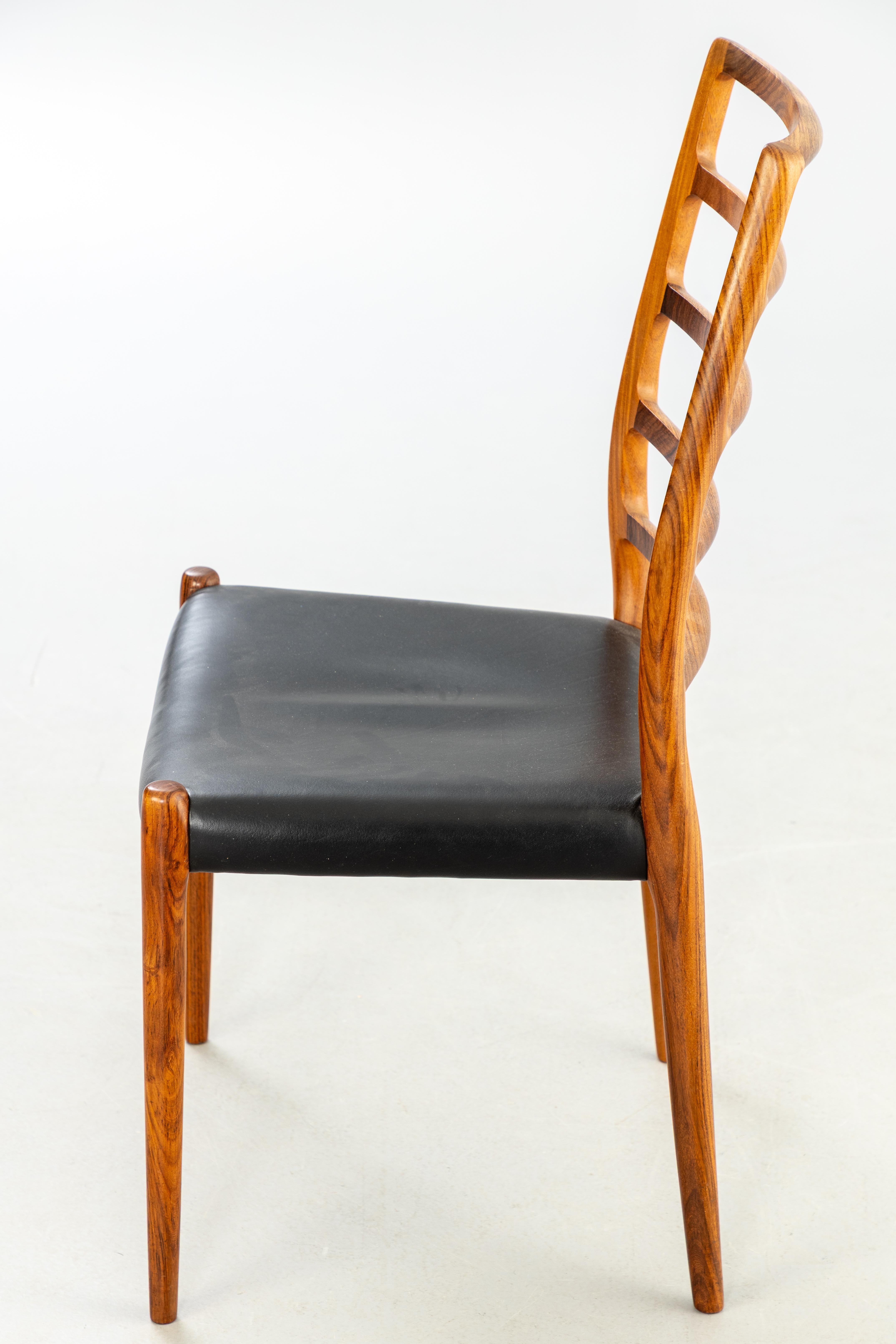 Mid-Century Modern Niels Otto Moller 82 Model rosewood set of 6 stamped and numbered Denmark 1970 en vente