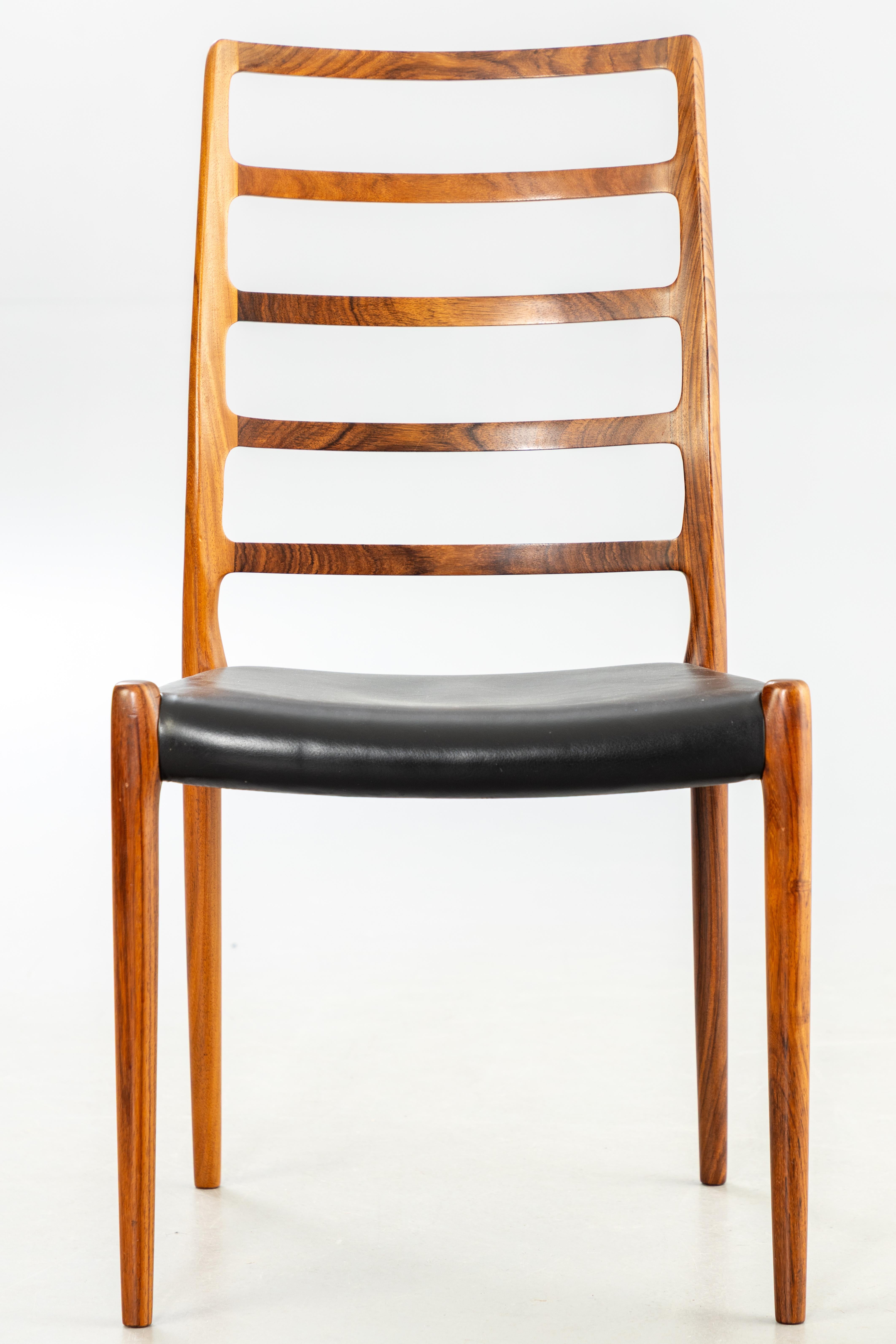 20ième siècle Niels Otto Moller 82 Model rosewood set of 6 stamped and numbered Denmark 1970 en vente