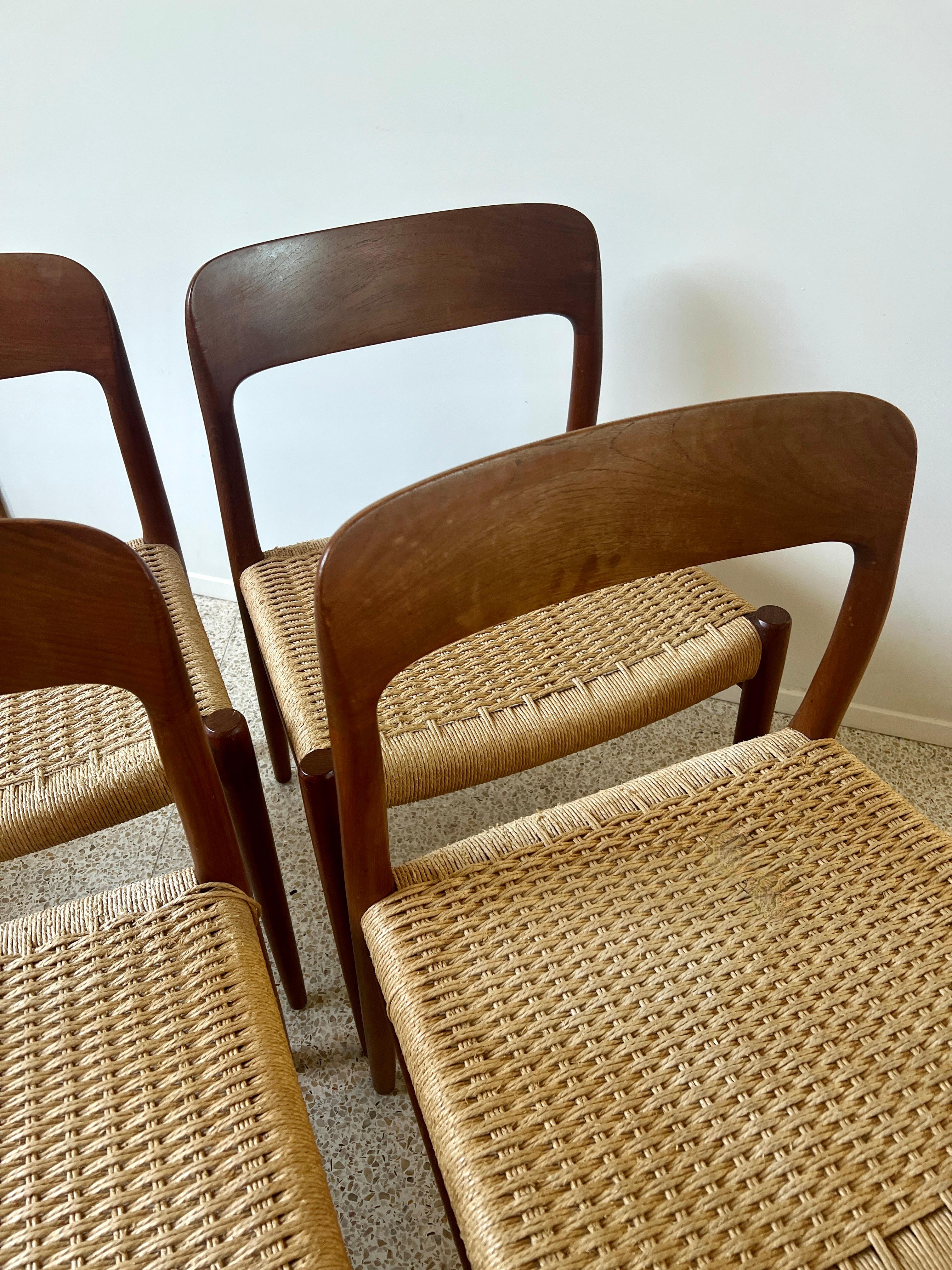 Niels Otto Moller Dänische Esszimmerstühle mit handgeflochtenen Sitzen - insgesamt vier (20. Jahrhundert) im Angebot