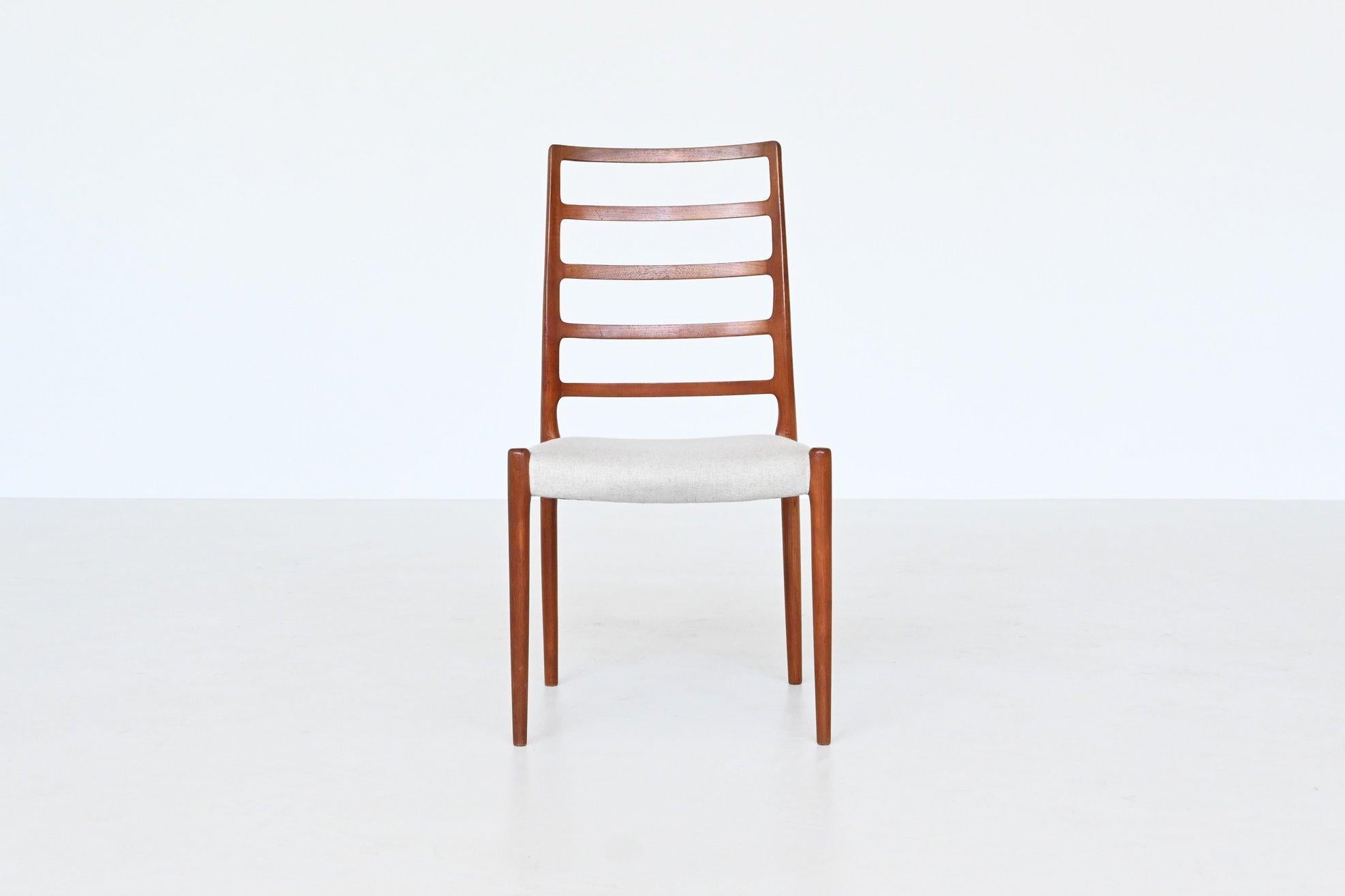 Beautiful shaped dining chair model 82 designed by Niels Otto Møller and manufactured by J.L. Møller Mobelfabrik, Denmark 1971. These elegant shaped chair is made of solid teak wood and the seat is upholstered with light grey wool fabric. The wood