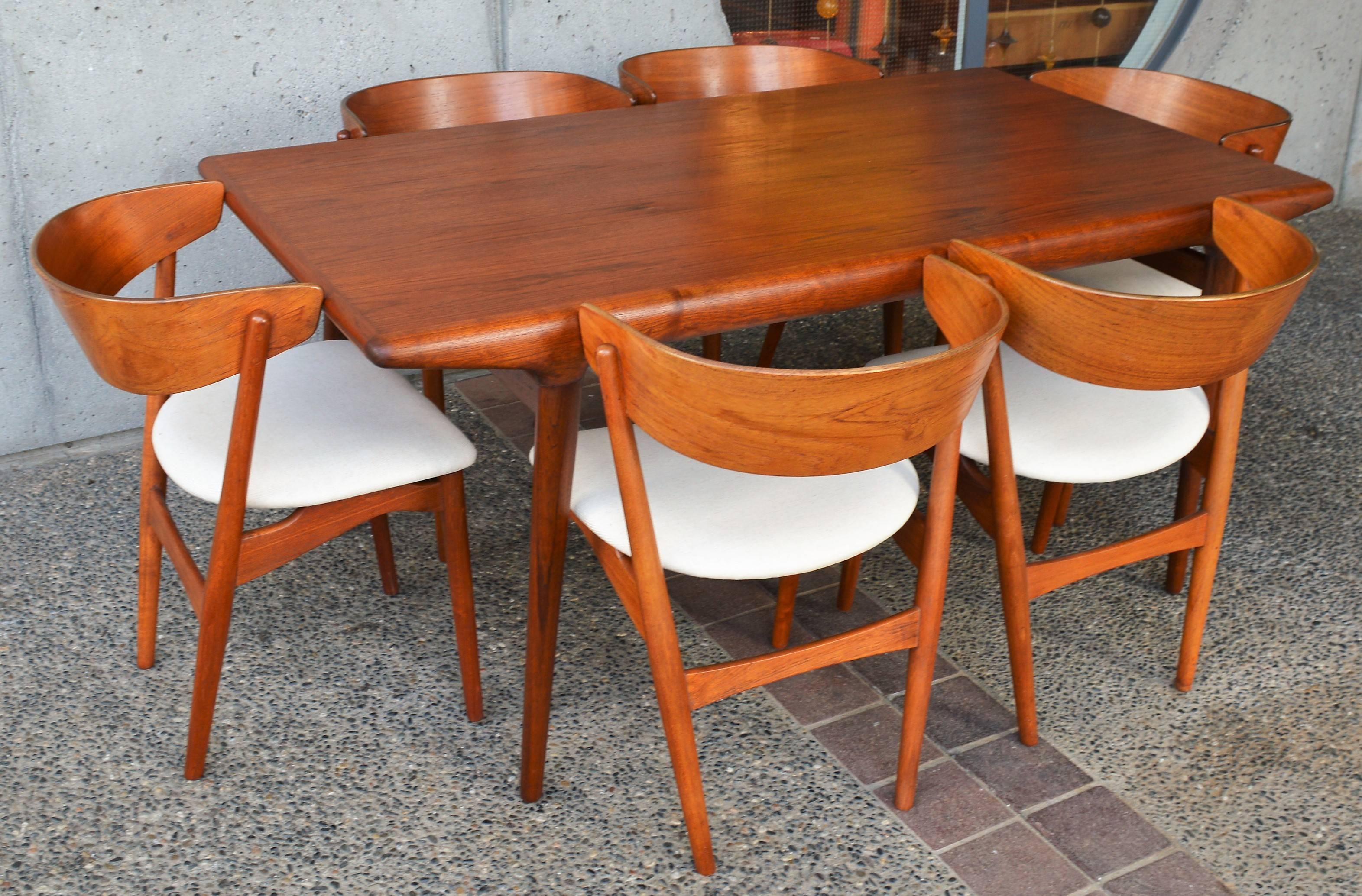 Niels Otto Moller for J.L. Moller Teak Dining Table with Extension Leaves, 1960s In Excellent Condition In New Westminster, British Columbia