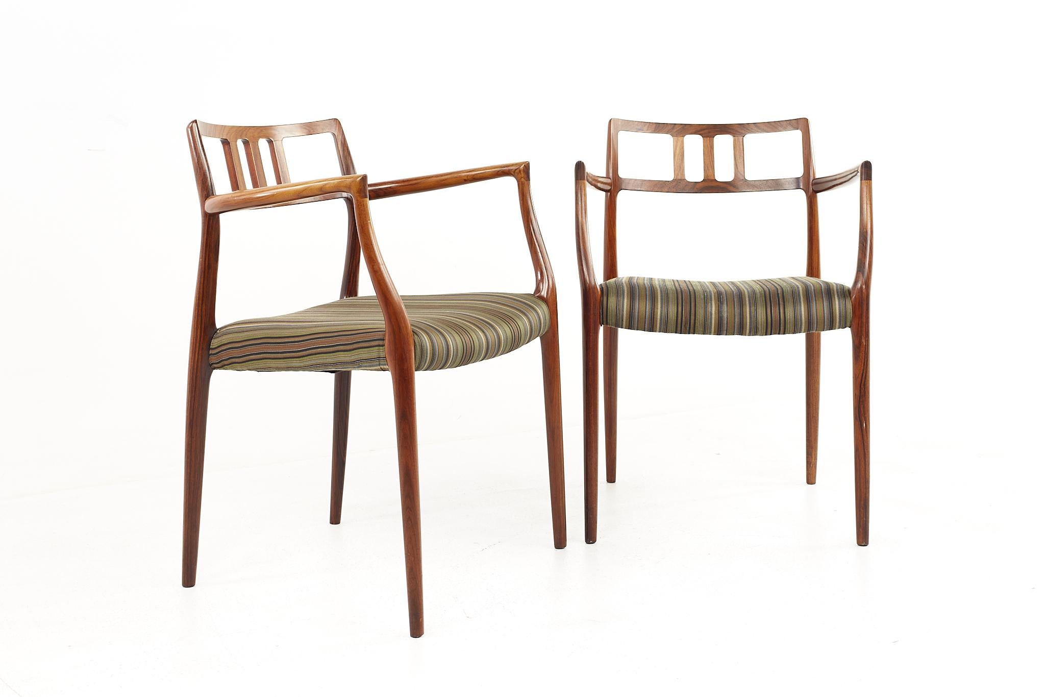 Niels Otto Moller mid century rosewood captains dining chairs - a Pair 

Each chair measures: 22 wide x 19 deep x 31 high, with a seat height of 18 inches and arm height of 28 inches

All pieces of furniture can be had in what we call restored