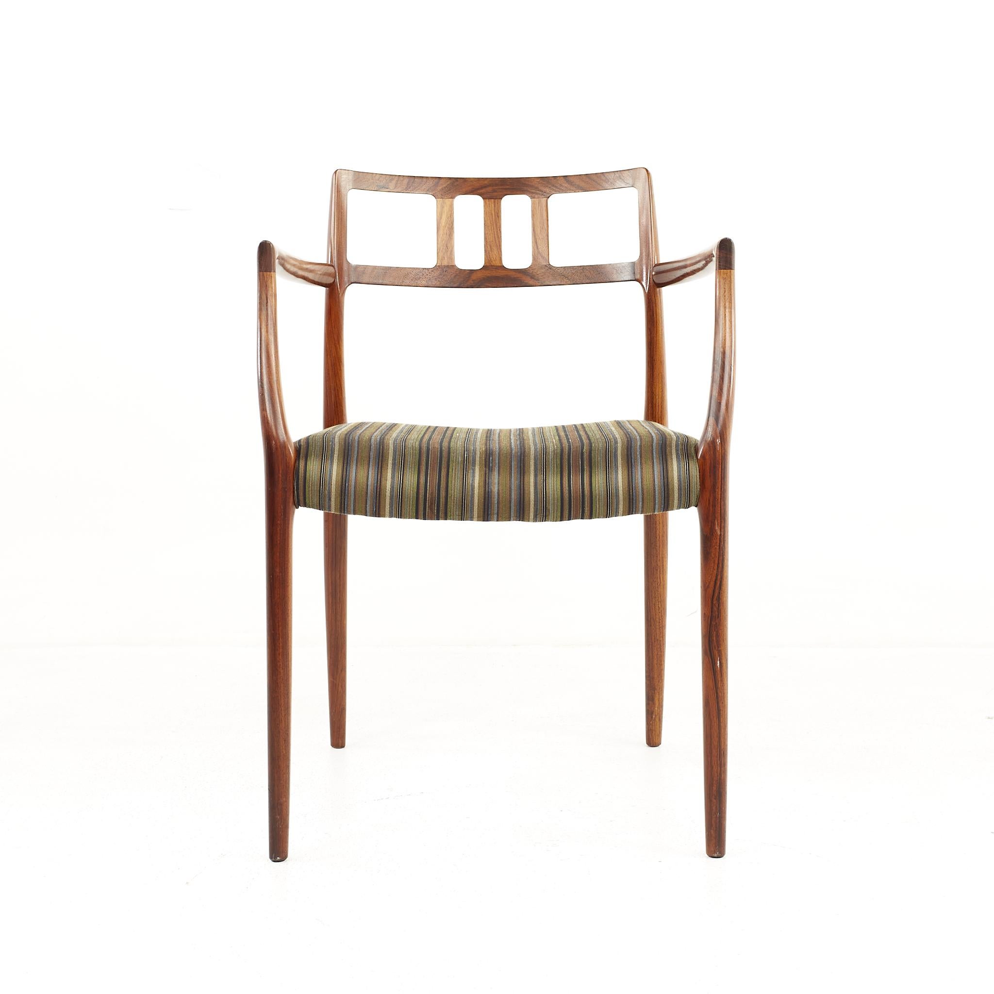 Niels Otto Moller Mid Century Rosewood Captains Dining Chairs, a Pair In Good Condition In Countryside, IL