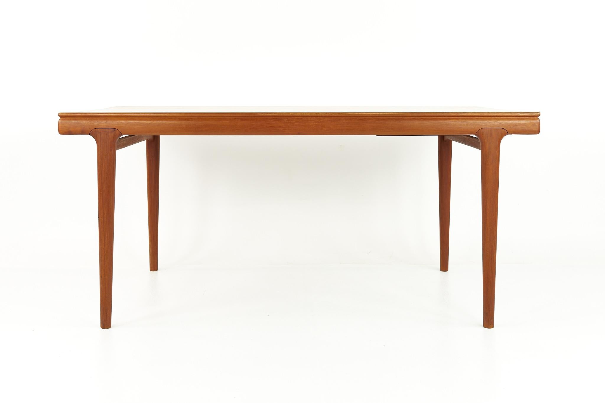 Niels Otto Moller Mid Century teak hidden leaf dining table

This table measures: 63 wide x 34.5 deep x 28.25 inches high, with a chair clearance of 25.25 inches

?All pieces of furniture can be had in what we call restored vintage condition.