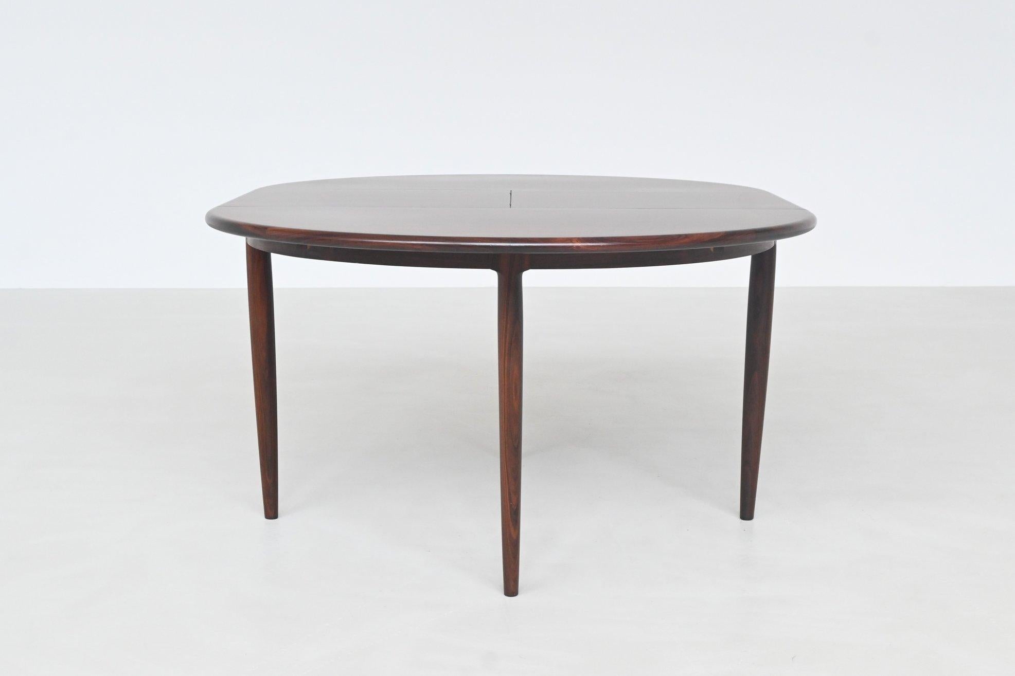 Table de salle à manger Model No No No 15 en bois de rose Danemark 1960 en vente 4