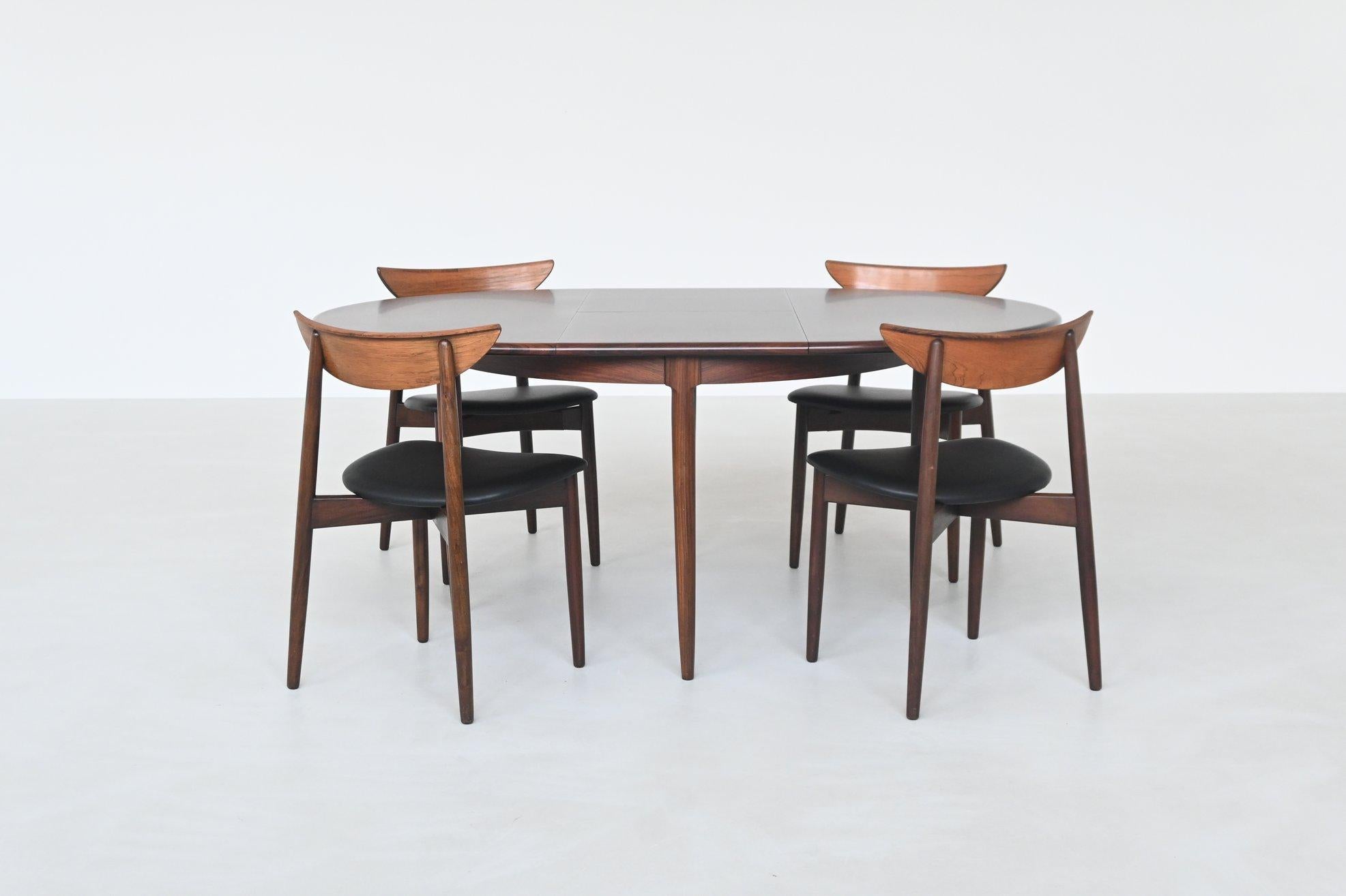 Magnifique table de salle à manger modèle 15 conçue par Niels Otto Møller pour JL Møllers Møbelfabrik, Danemark 1960. Superbe exemple de l'artisanat moderne danois, cette pièce incarne l'équilibre sculptural raffiné et la fonctionnalité qui