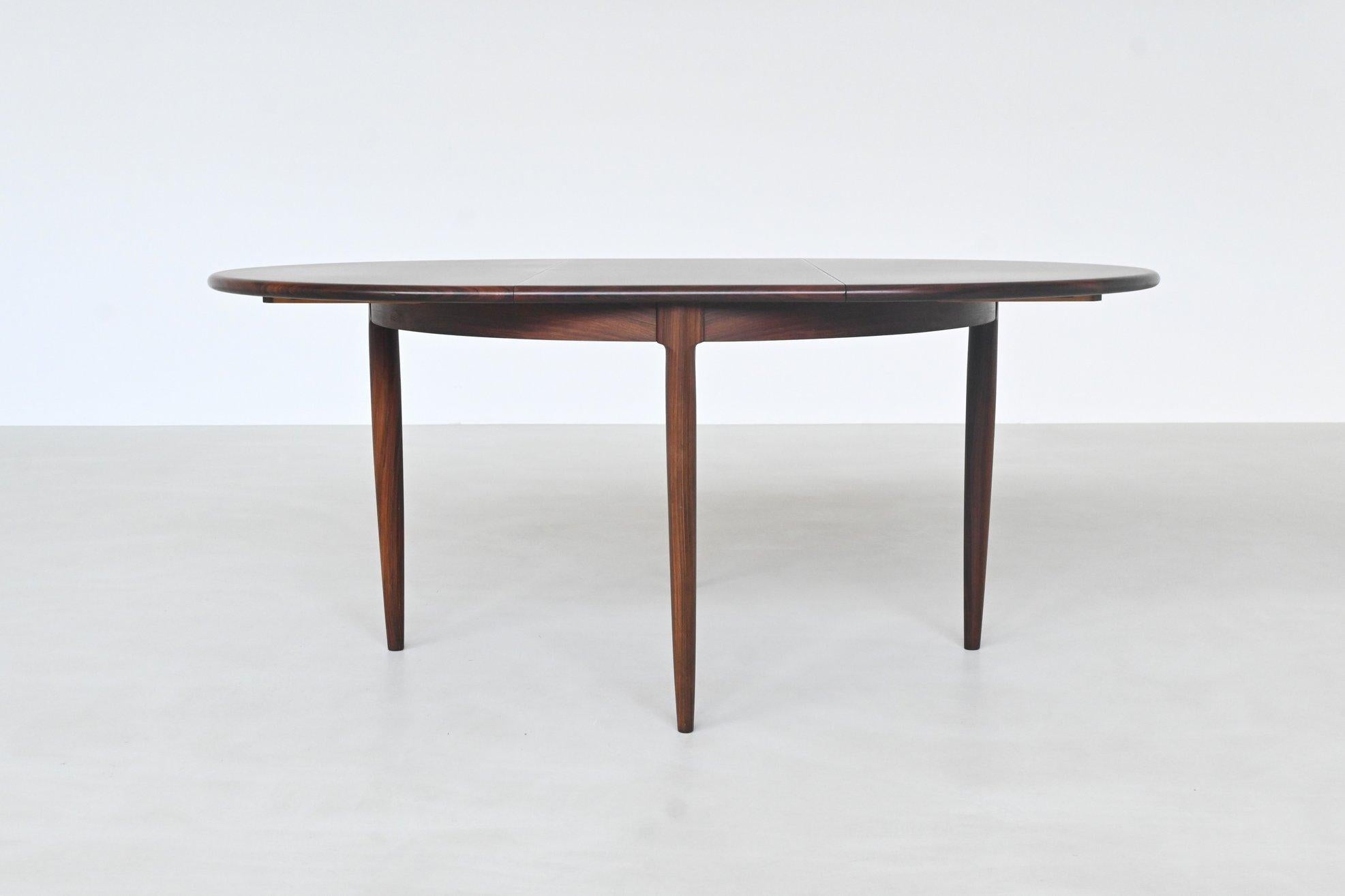 Scandinave moderne Table de salle à manger Model No No No 15 en bois de rose Danemark 1960 en vente