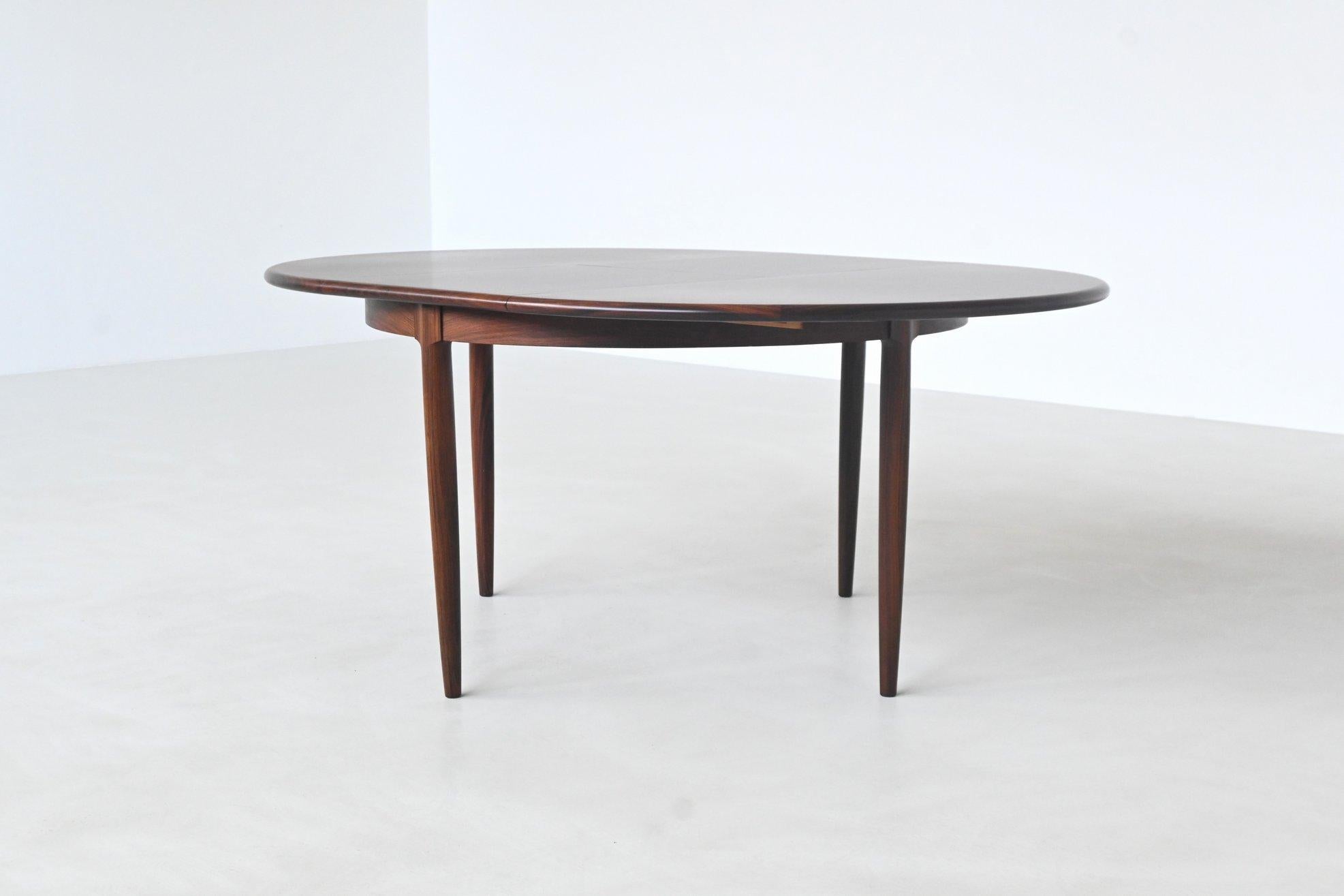 Danois Table de salle à manger Model No No No 15 en bois de rose Danemark 1960 en vente
