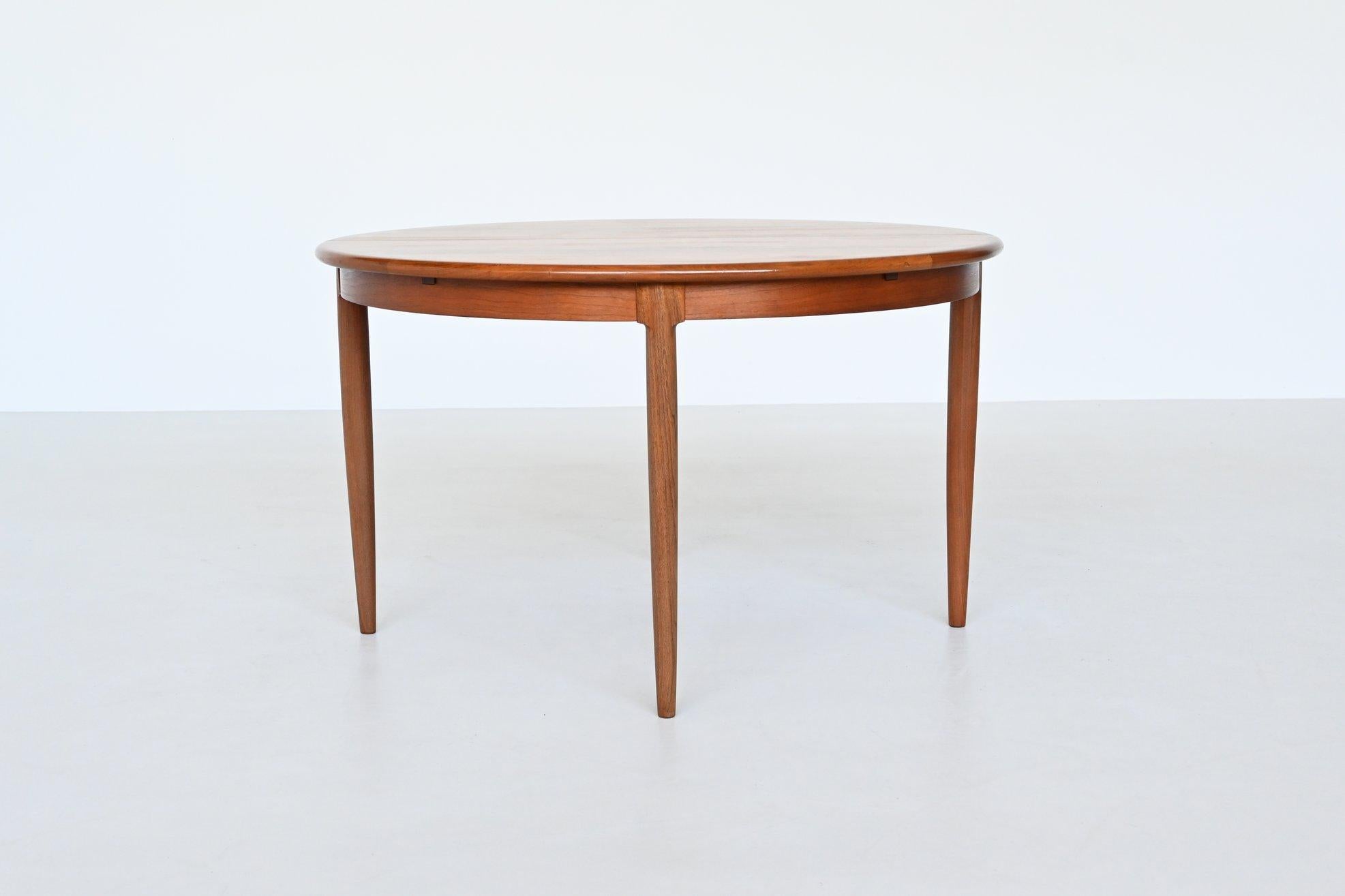 Niels Otto Moller model 15 extendable dining table in teak Denmark 1960 6