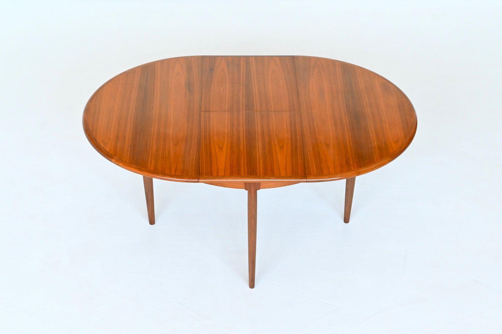 Mid-Century Modern Niels Otto Moller model 15 extendable dining table in teak Denmark 1960