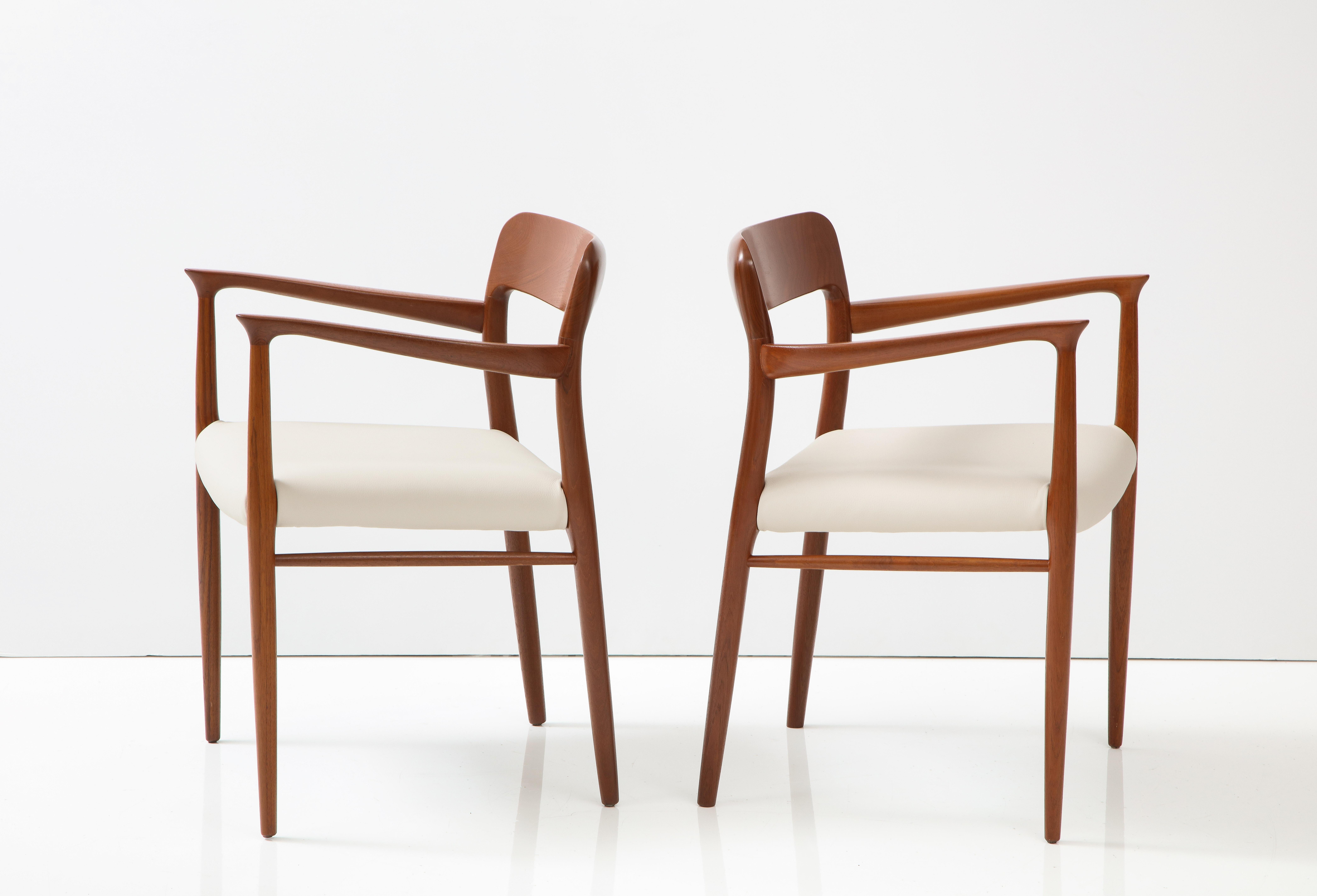 Mid-Century Modern Fauteuils en teck Niels Otto Moller modèle n°56 en vente