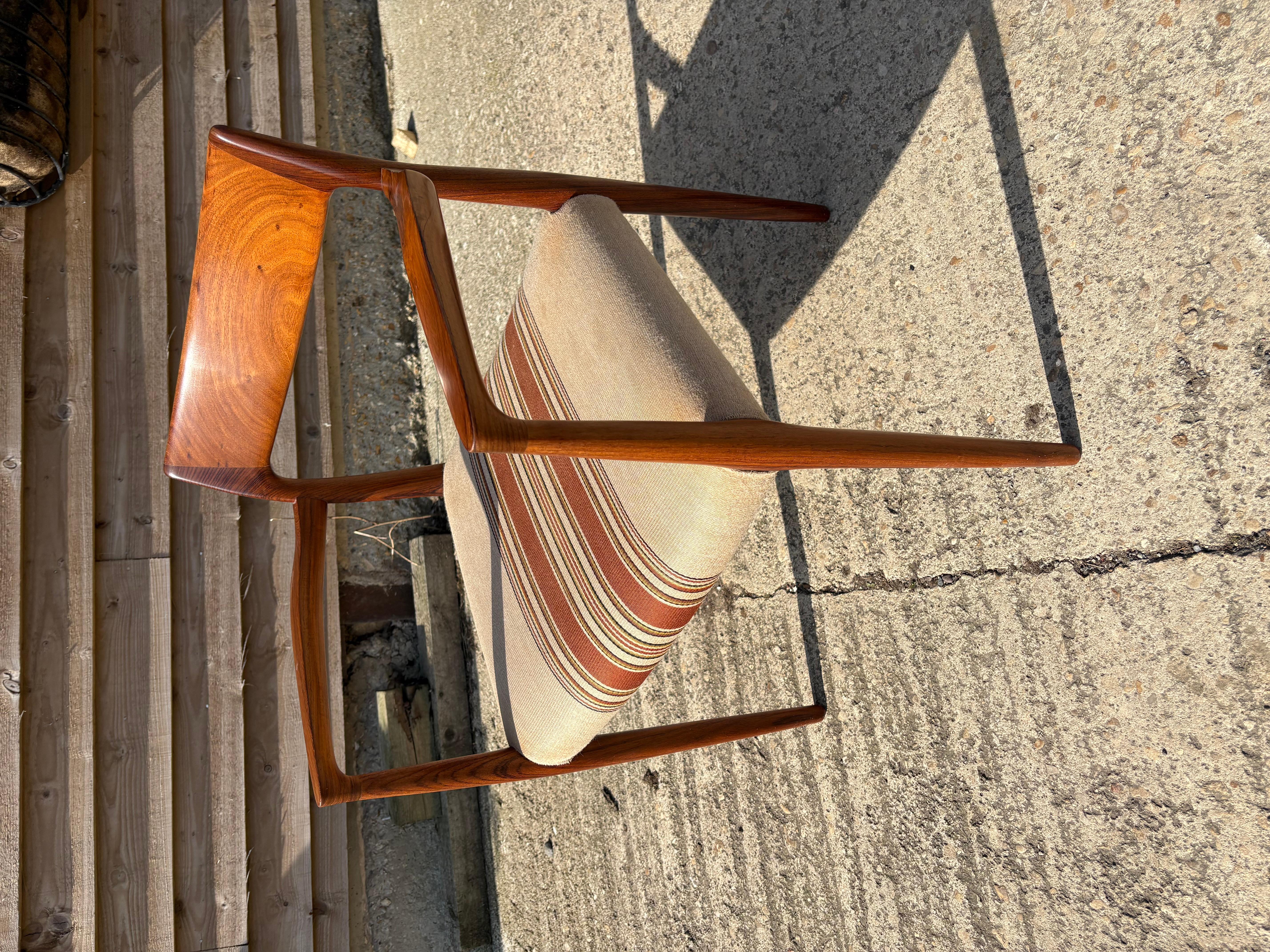 Silla de comedor con brazos Modelo 57 Niels Otto Moller en venta 3