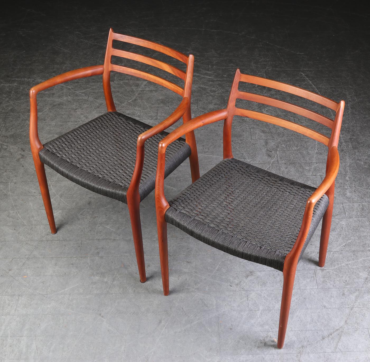 Scandinave moderne Niels Otto Moller chaises de salle à manger modèle 62 en bois de cerisier en vente