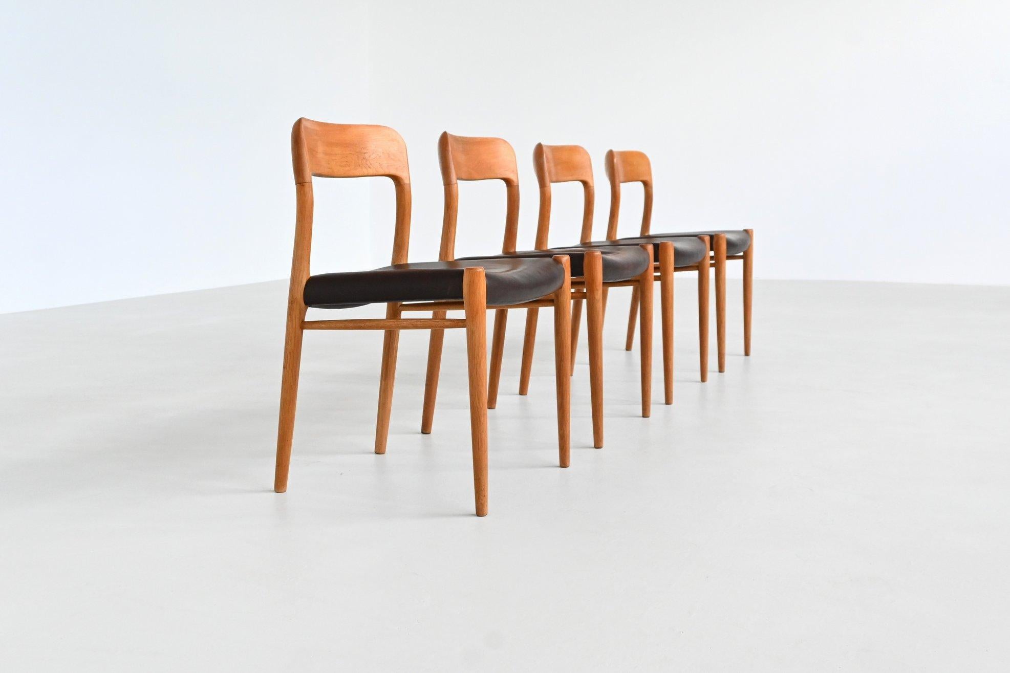 Niels Otto Moller model 75 dining chairs in oak Denmark 1954 In Good Condition In Etten-Leur, NL