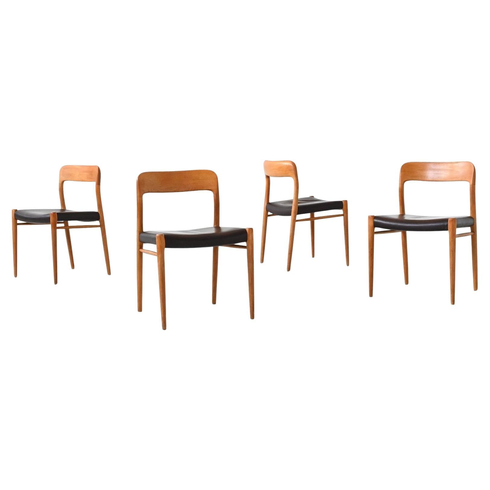 Sedie da pranzo Niels Otto Moller modello 75 in rovere Danimarca 1954