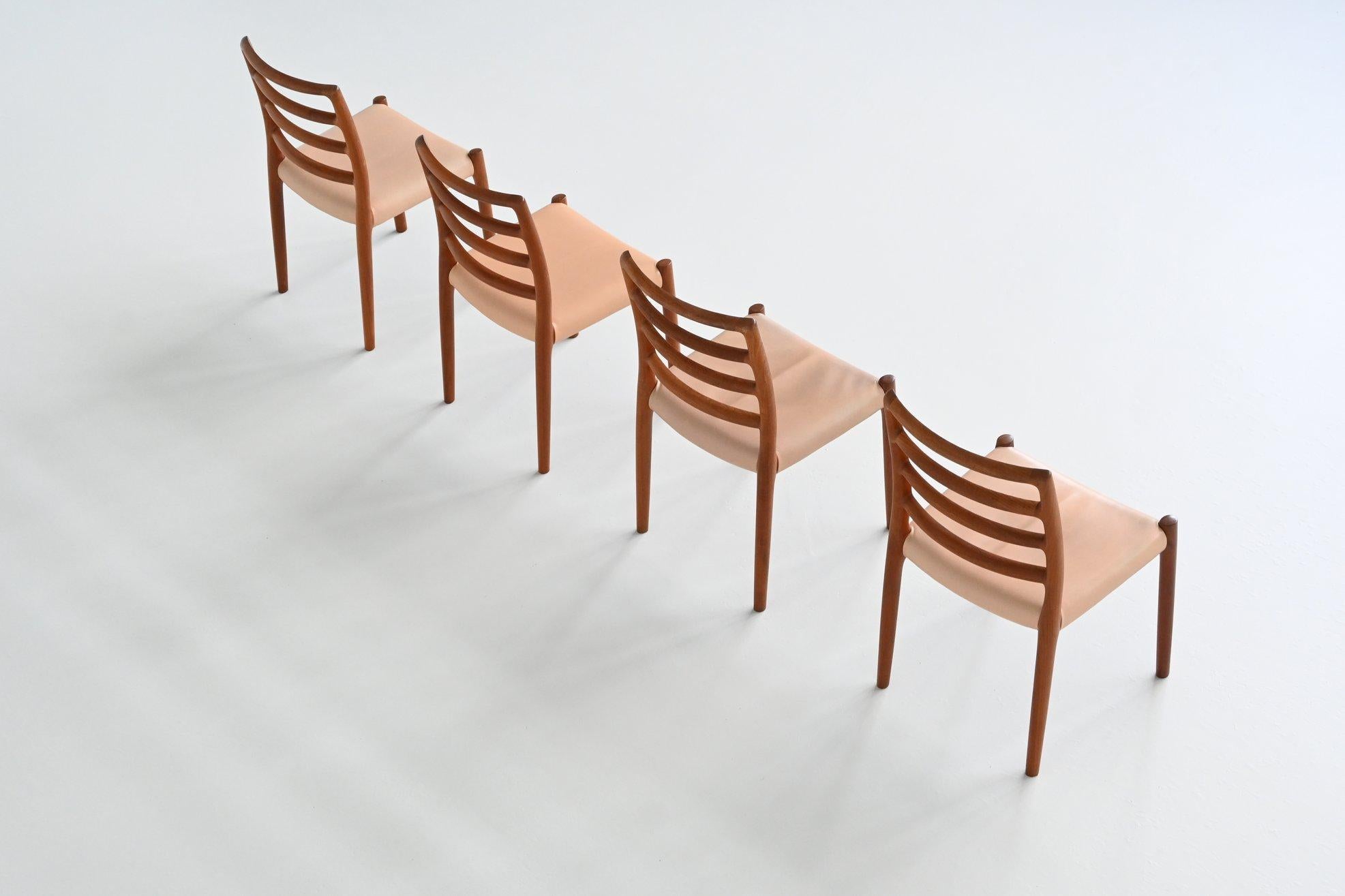 Sedie da pranzo Niels Otto Moller modello 85 in teak Danimarca 1960 in vendita 4