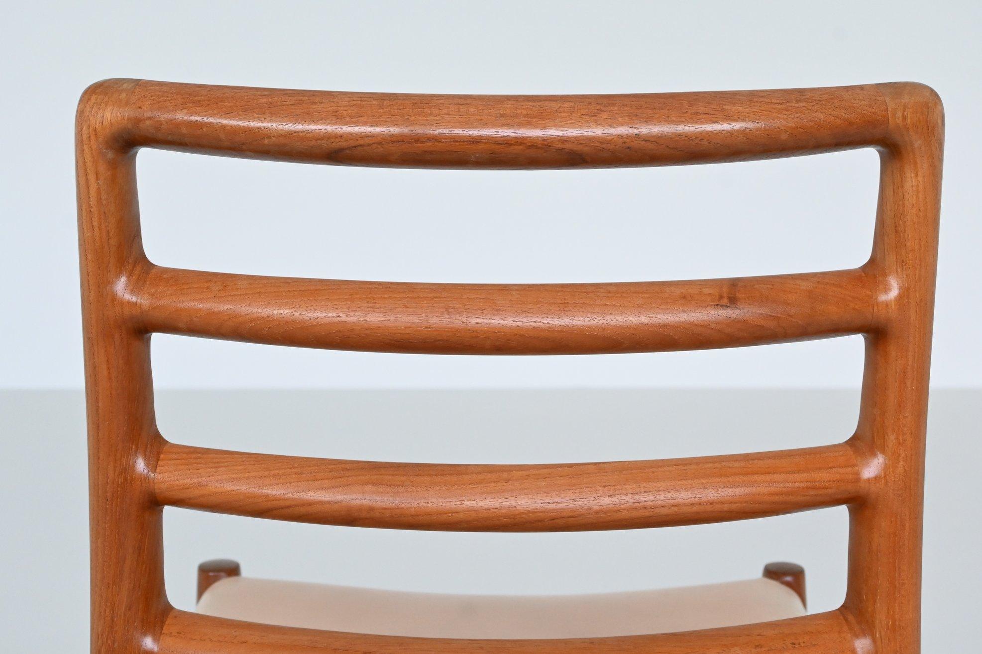 Sedie da pranzo Niels Otto Moller modello 85 in teak Danimarca 1960 in vendita 10