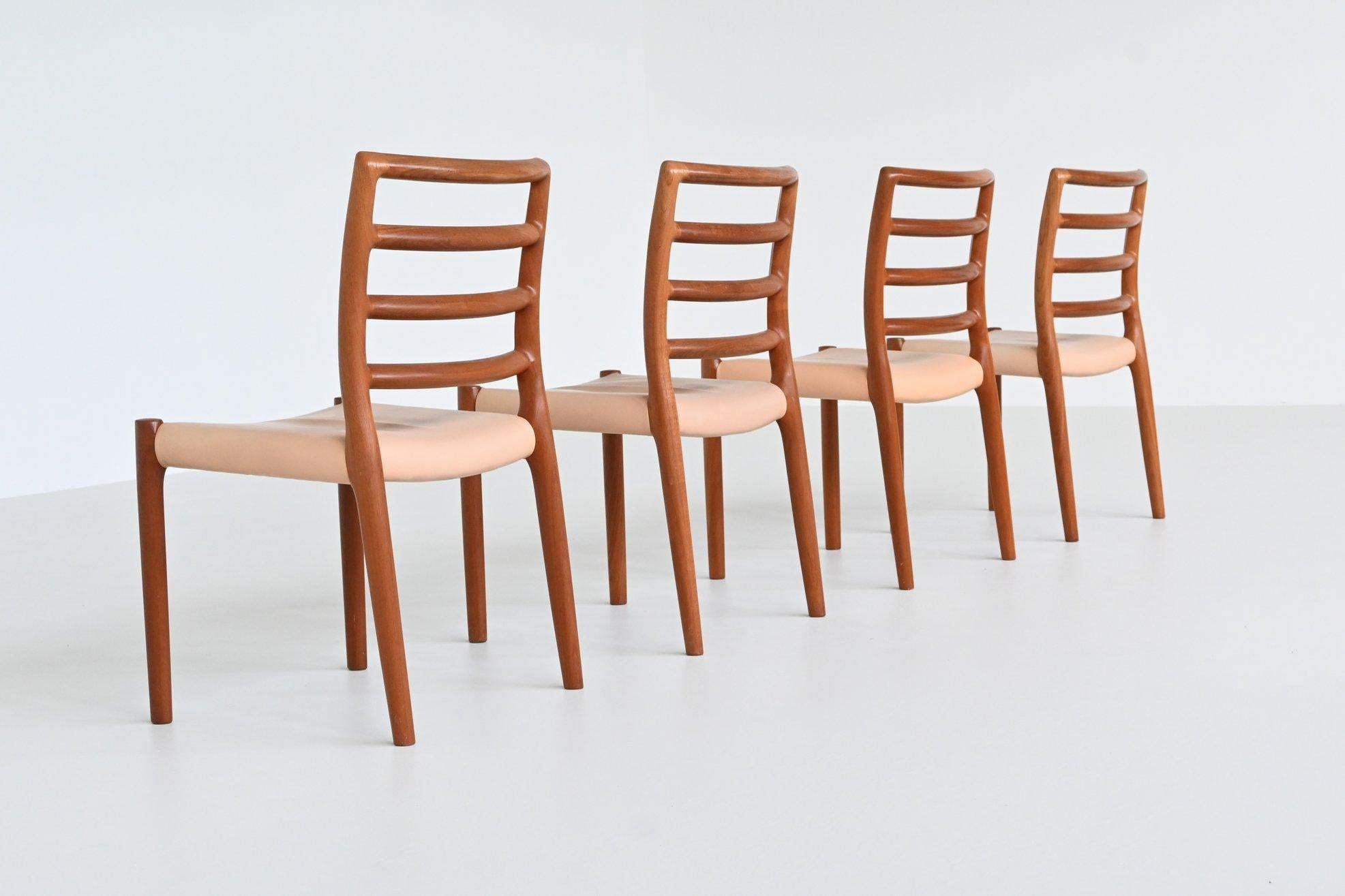 Materiale sintetico Sedie da pranzo Niels Otto Moller modello 85 in teak Danimarca 1960 in vendita