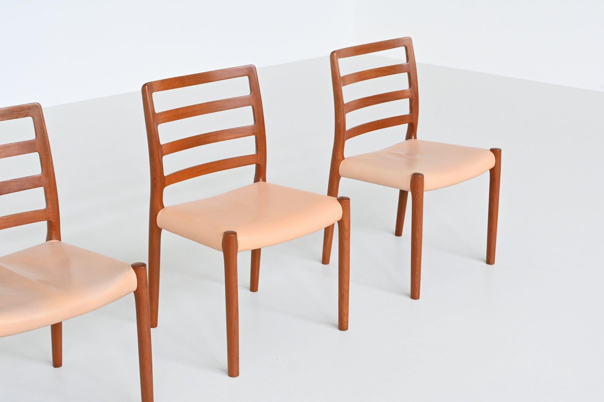 Sedie da pranzo Niels Otto Moller modello 85 in teak Danimarca 1960 in vendita 3
