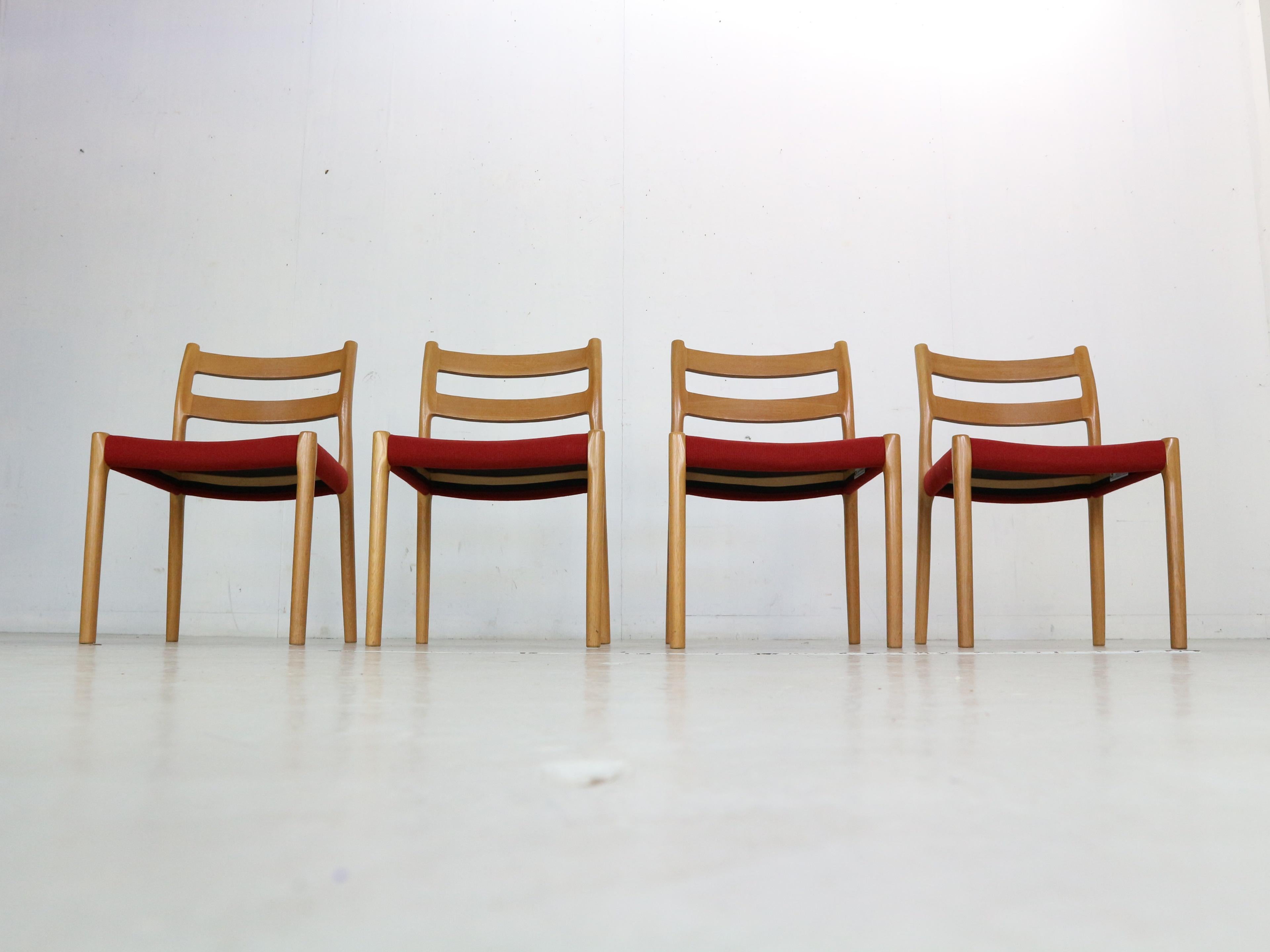 Niels Otto Moller Set of 4 Dining Chairs Model-84 for Højbjerg, Denmark 1970s In Good Condition For Sale In The Hague, NL