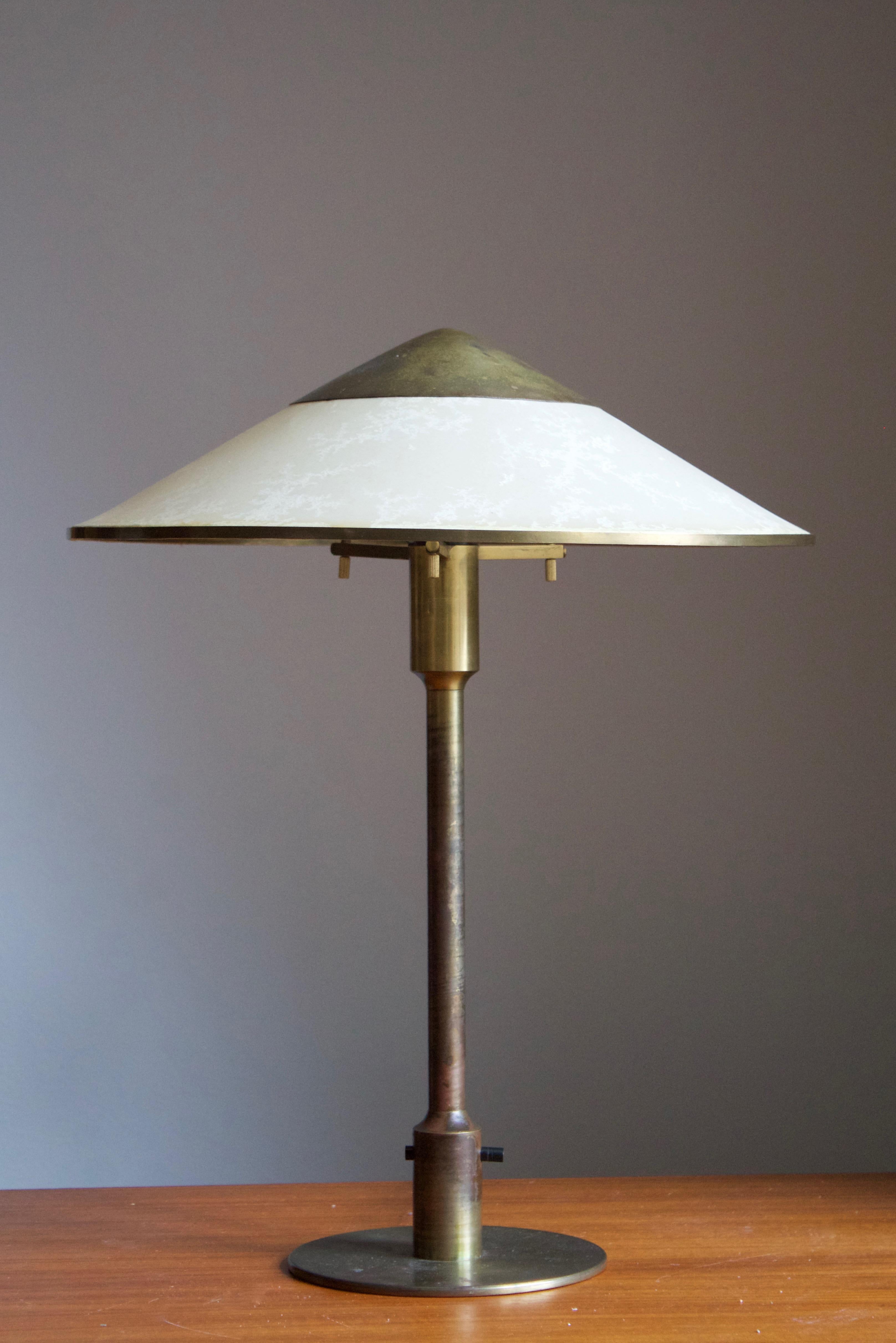 A rare and early table lamp / desk light. Designed by Niels Rasmussen Thykier, Denmark, 1930s. Features a break-through switch typical to early production examples.

In patinated brass and waxed paper screen.

 