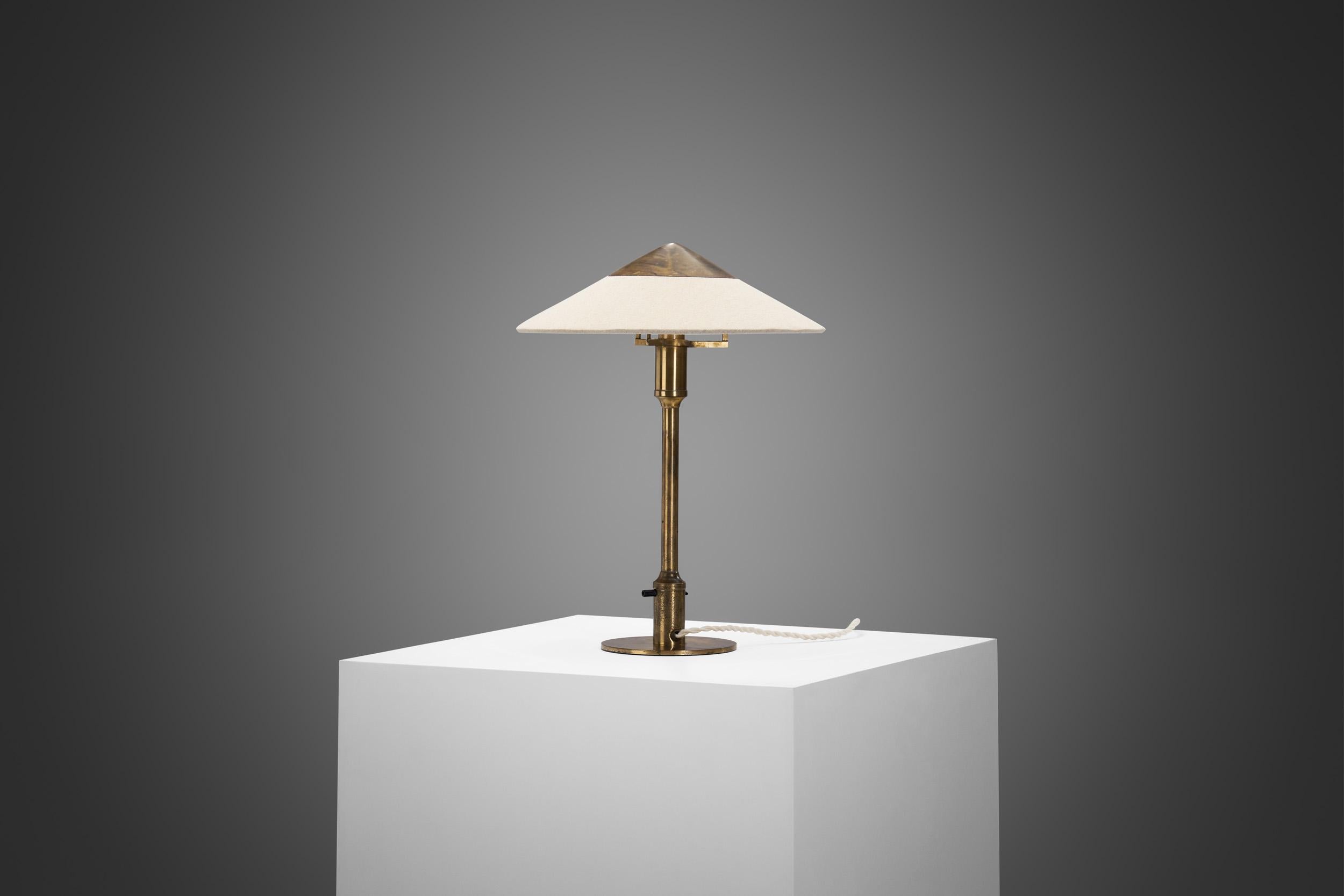 Niels Rasmussen Thykier “Kongelys T3” Table Lamp for Fog & Mörup, Denmark 1940s In Good Condition For Sale In Utrecht, NL