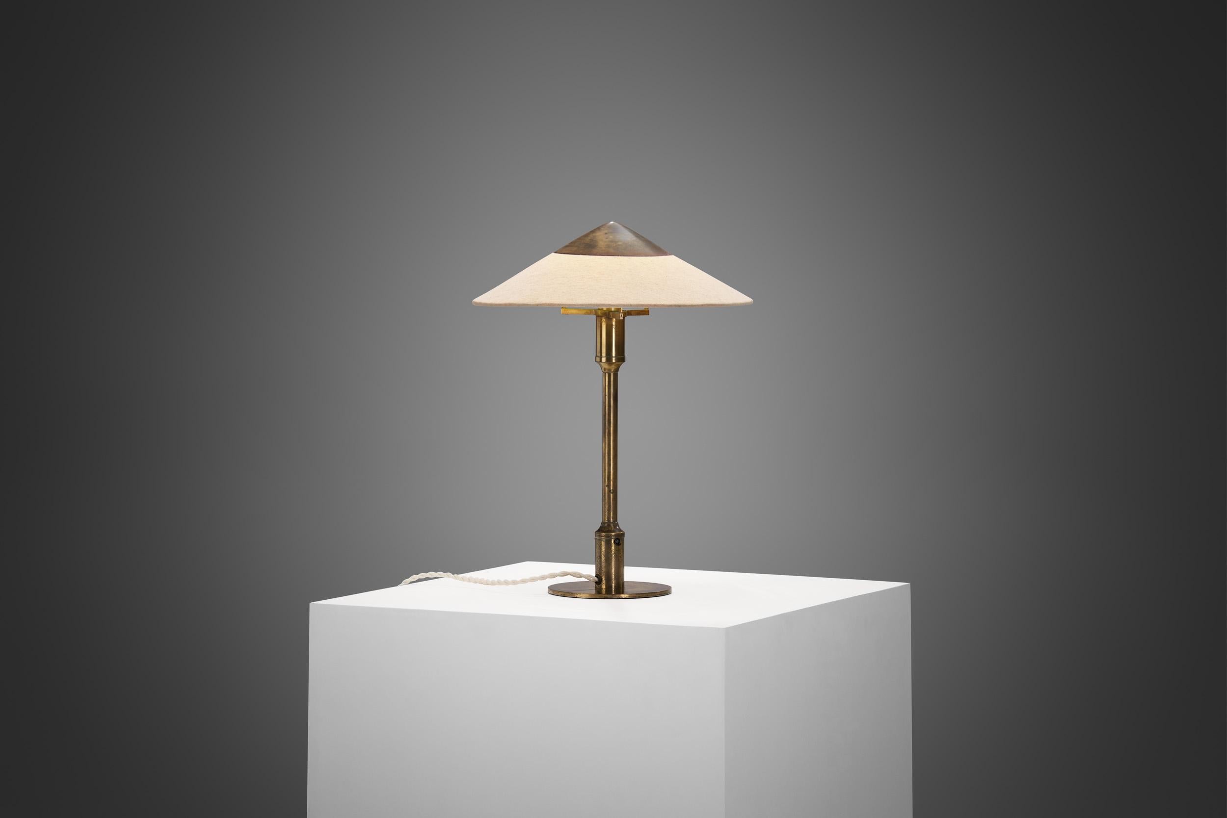 Mid-20th Century Niels Rasmussen Thykier “Kongelys T3” Table Lamp for Fog & Mörup, Denmark 1940s For Sale
