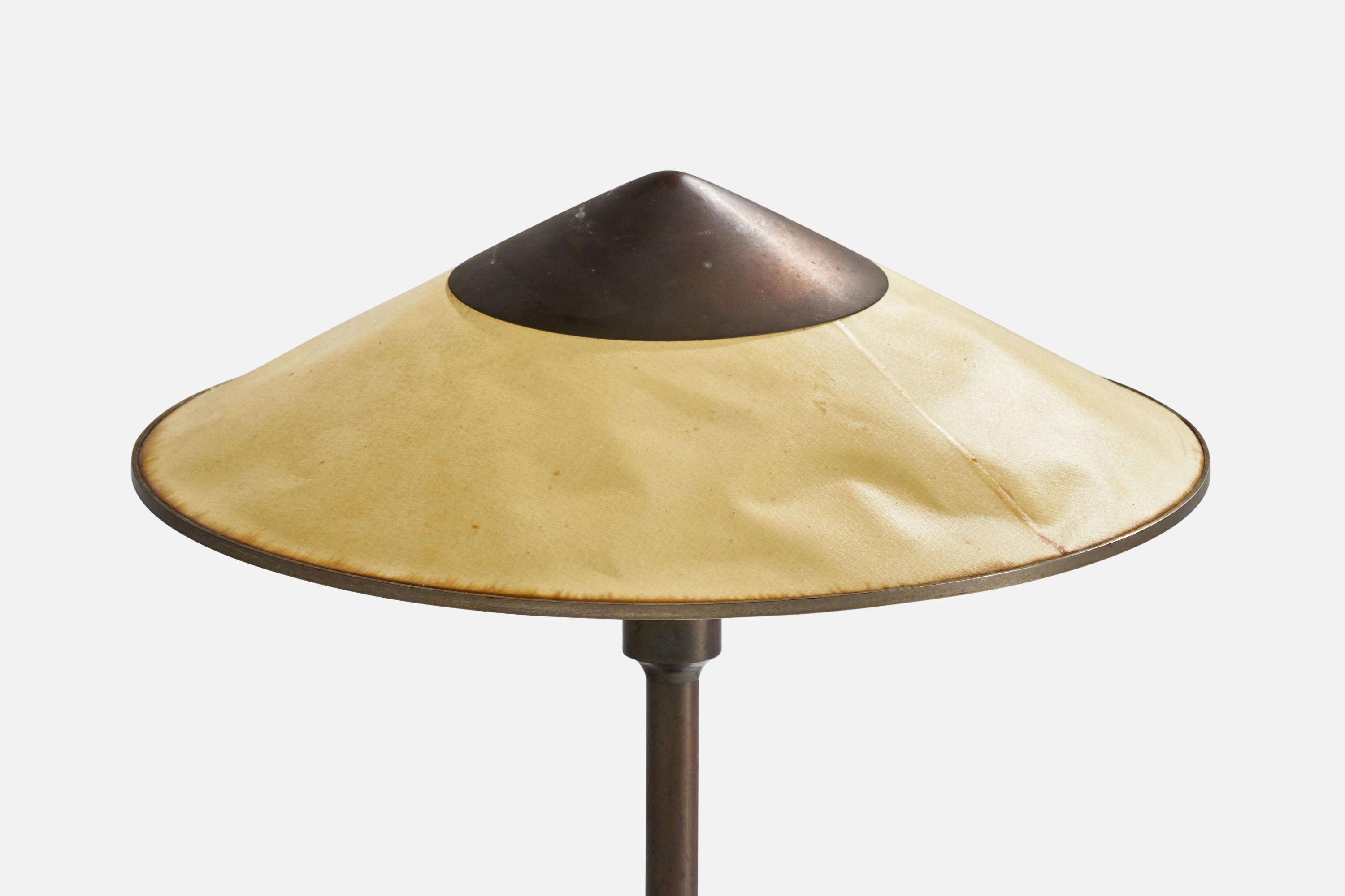 Milieu du XXe siècle Niels Rasmussen Thykier, lampe de table, cuivre, papier, Danemark, années 1930 en vente