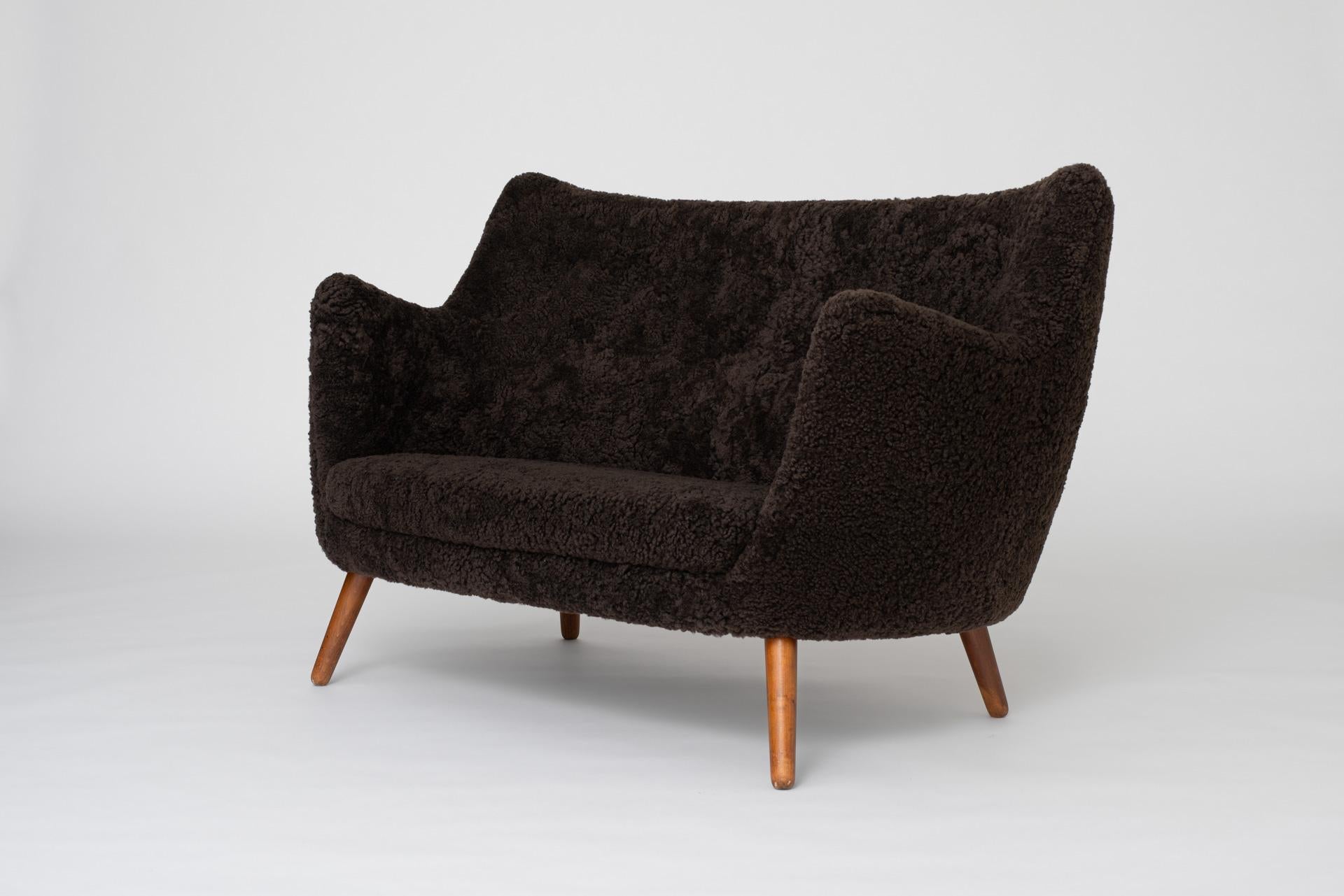 Scandinave moderne Niels Vodder a conçu le canapé Poète conçu par Finn Juhl en vente