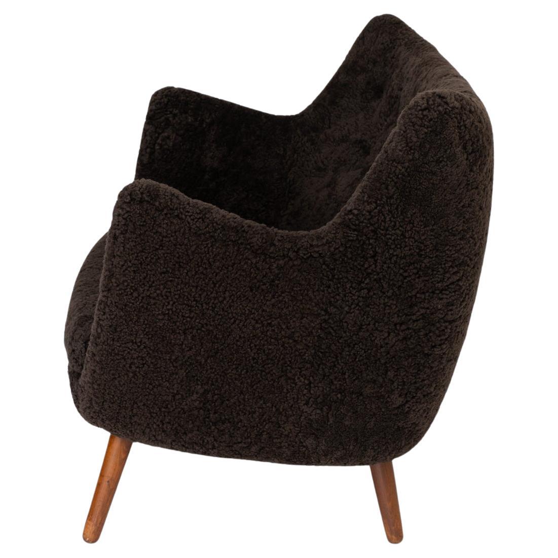Niels Vodder produced poet sofa designed by Finn Juhl