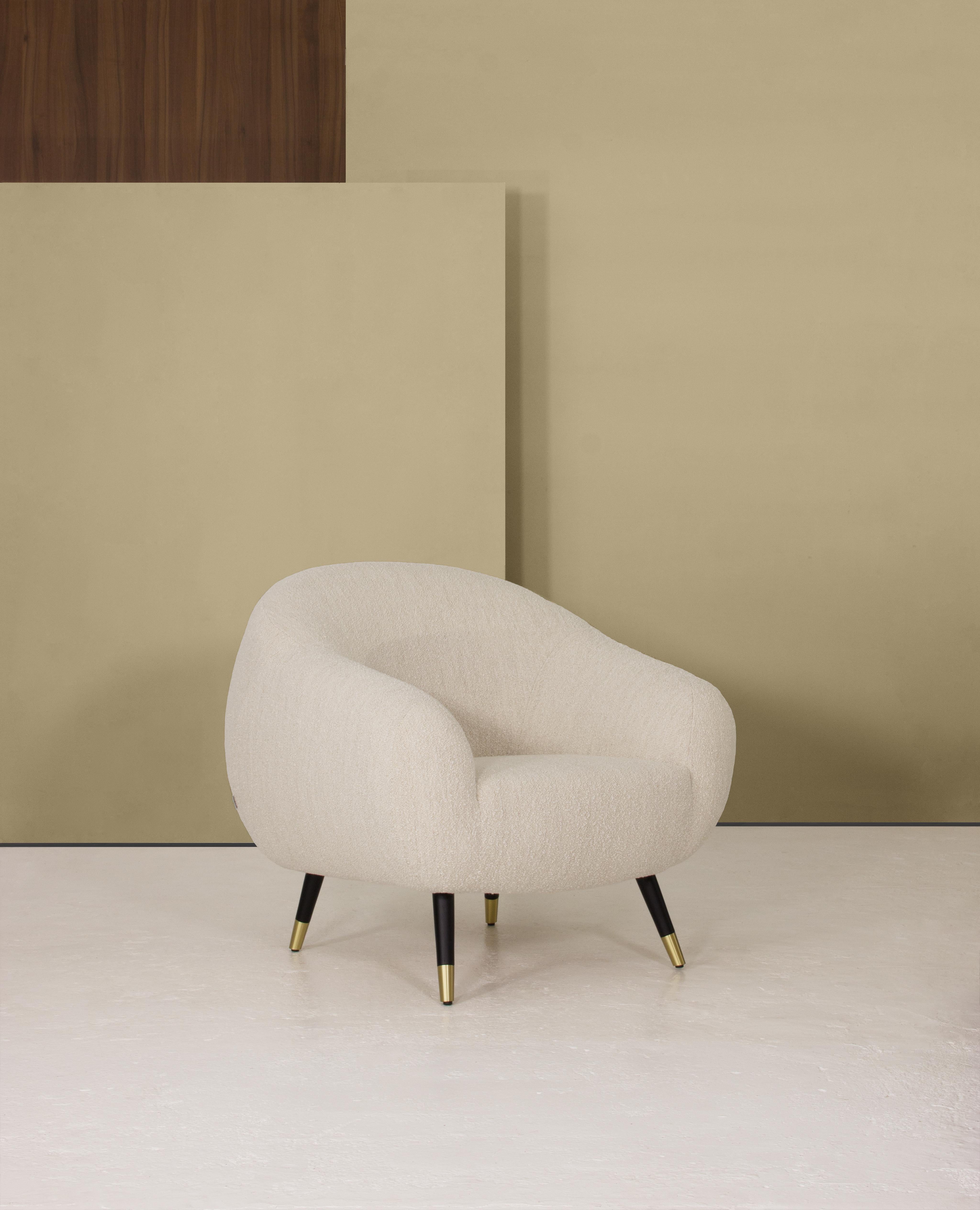 Sillón Niemeyer, Bouclé y Latón, Insidherland by Joana Santos Barbosa en venta 2