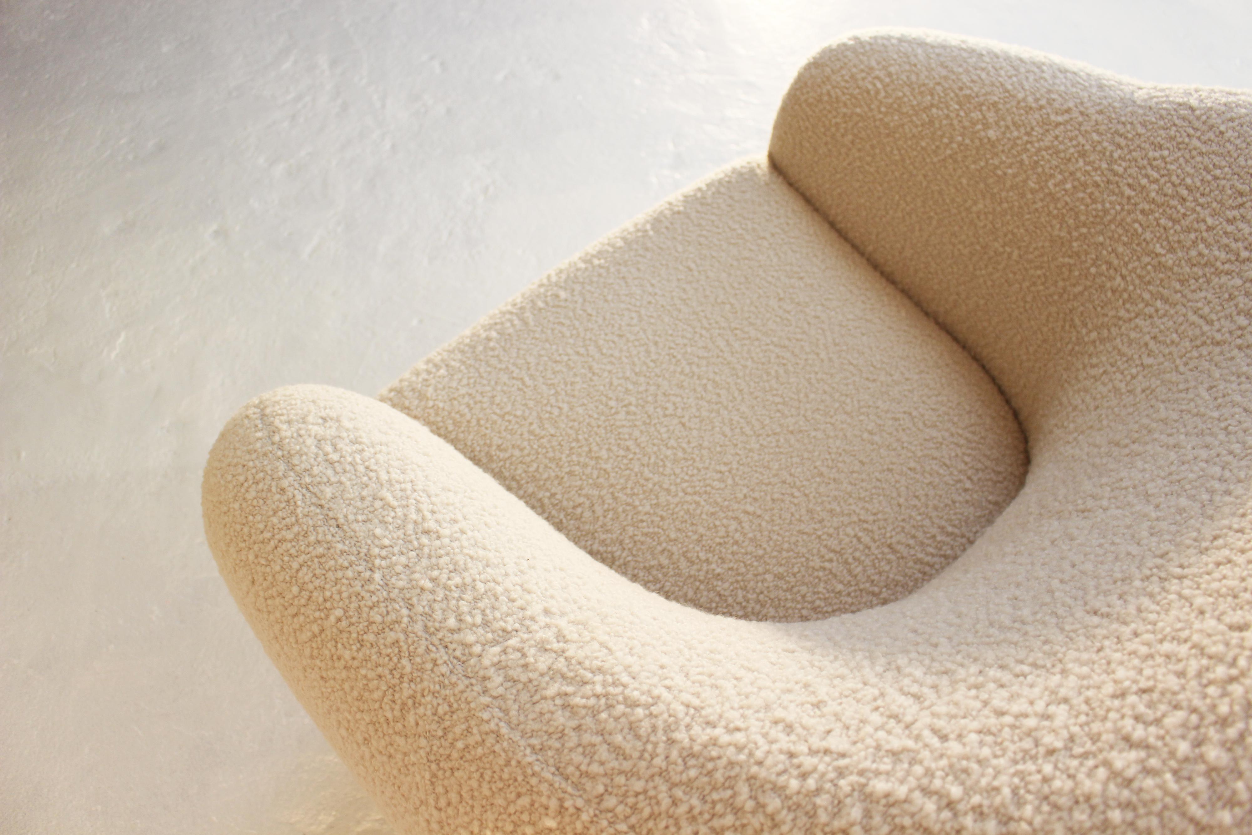 Niemeyer Armchair, Bouclé and Oak, Insidherland by Joana Santos Barbosa For Sale 1