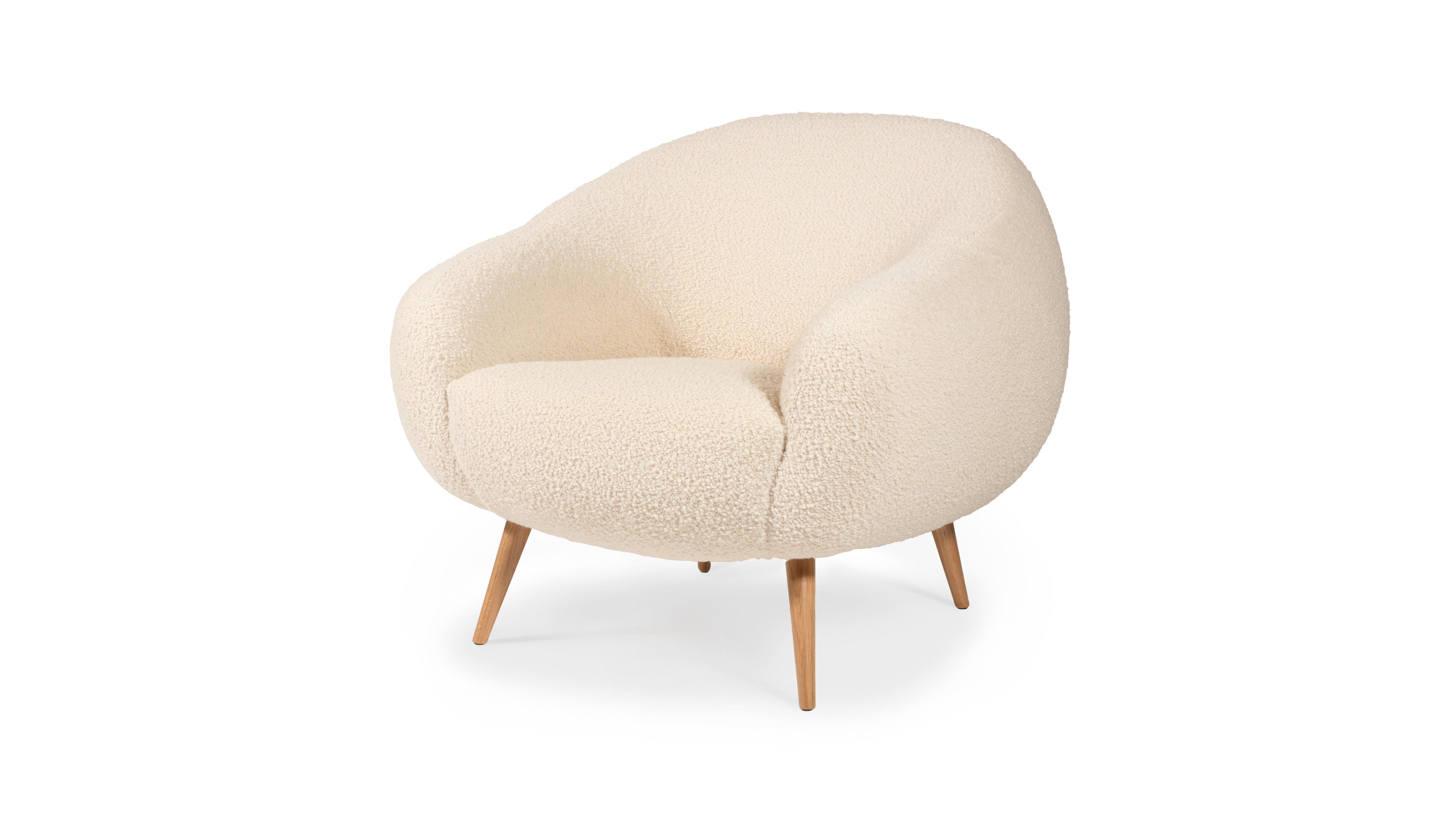 Niemeyer Armchair by InsidherLand
Dimensions: D 92 x W 94 x H 86 cm.
Materials: Oak, InsidherLand Woollen Ref. 1 fabric.
32 kg.
Available in different fabrics.

The Niemeyer armchair is named after the Brazilian Architect Oscar Niemeyer whose