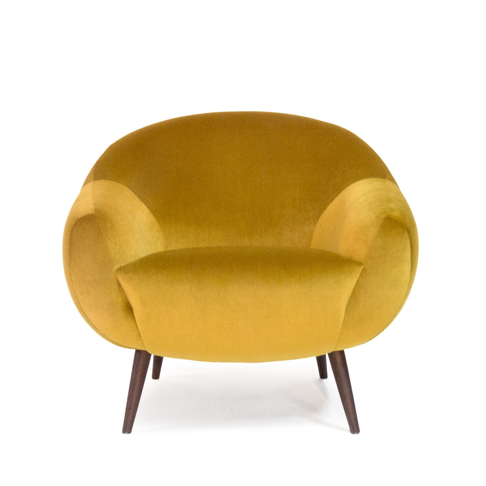 Golden Winner at the Muse Design Awards Competition 2022

The Niemeyer armchair is named after the Brazilian Architect Oscar Niemeyer whose Architecture was spread like sculptural poetry in the History of humankind.
The rounded lines of the armchair