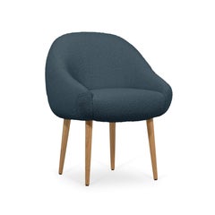 Silla de comedor Niemeyer, Bouclé y roble, Insidherland by Joana Santos Barbosa