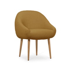 Chaise à manger Niemeyer, Bouclé et Chêne, Insidherland by Joana Santos Barbosa