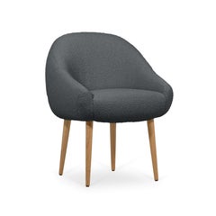 Chaise à manger Niemeyer, Bouclé et Chêne, Insidherland by Joana Santos Barbosa