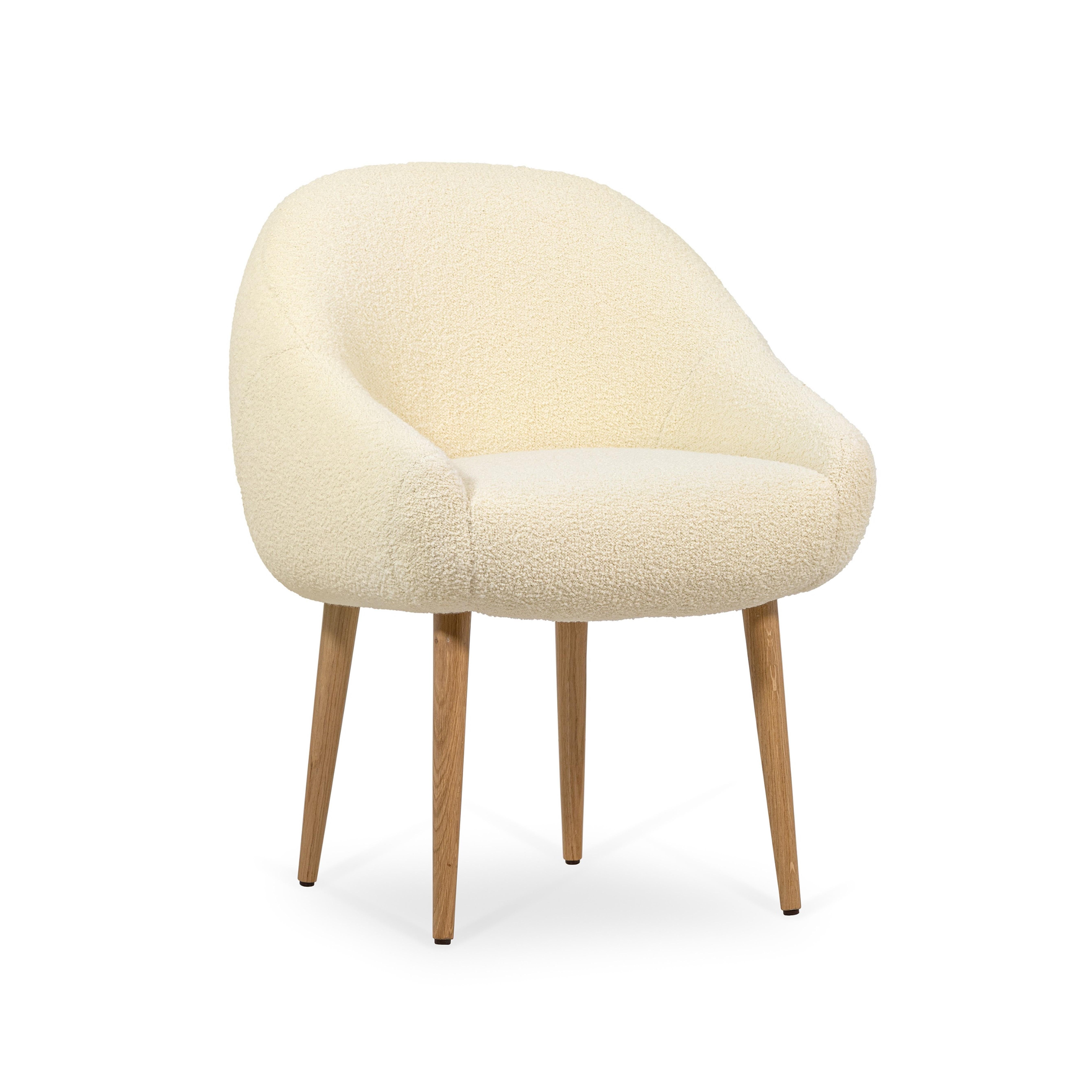 The Niemeyer dining chair is named after the Brazilian Architect Oscar Niemeyer whose Architecture was spread like sculptural poetry in the History of humankind. The rounded lines of the chair are influenced by the remarkable 'Casa das Canoas'