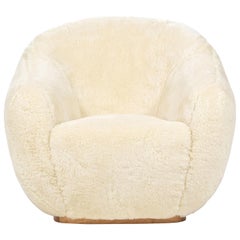 Retro Niemeyer II Armchair, Fur and Oak, InsidherLand by Joana Santos Barbosa