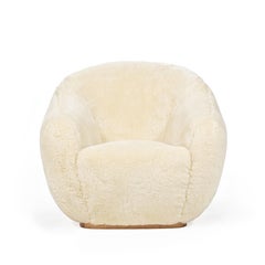 Fauteuil Niemeyer II en chêne et COM, InsidherLand de Joana Santos Barbosa