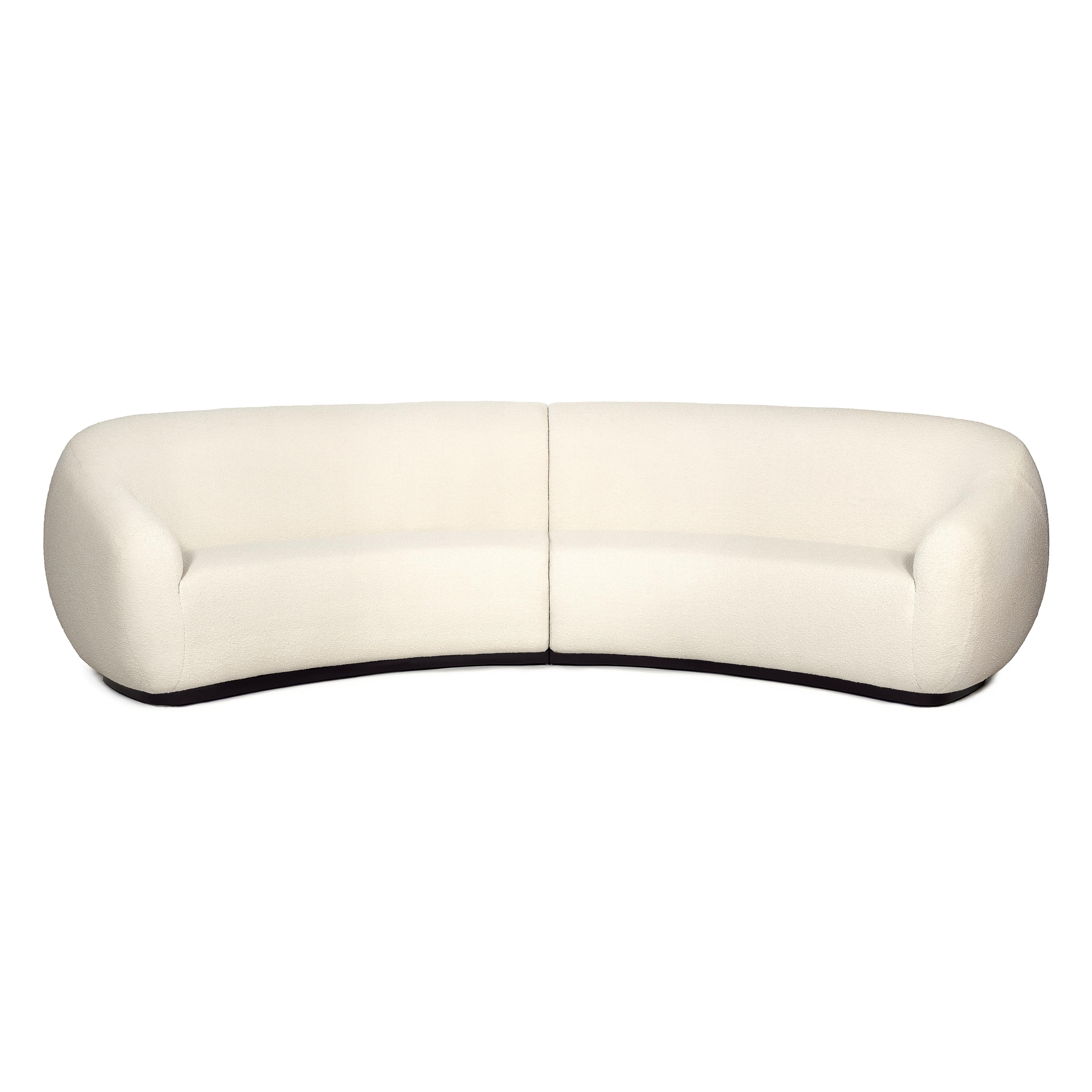 The Niemeyer II round sofa is named after the Brazilian Architect Oscar Niemeyer whose Architecture was spread like sculptural poetry in the History of humankind.
The rounded lines of the sofa are influenced by the remarkable ‘Casa das Canoas’