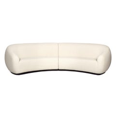 Canapé rond Niemeyer II, chêne foncé et COM, InsidherLand de Joana Santos Barbosa