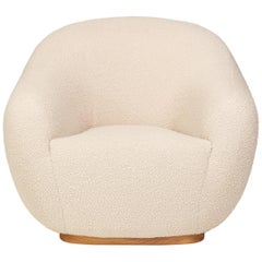 Mid-Century Modern curved bouclé Niemeyer II swivel armchair by InsidherLand