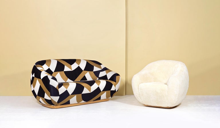 Niemeyer II Swivel Armchair, Fur and Oak, InsidherLand by Joana Santos Barbosa For Sale 3