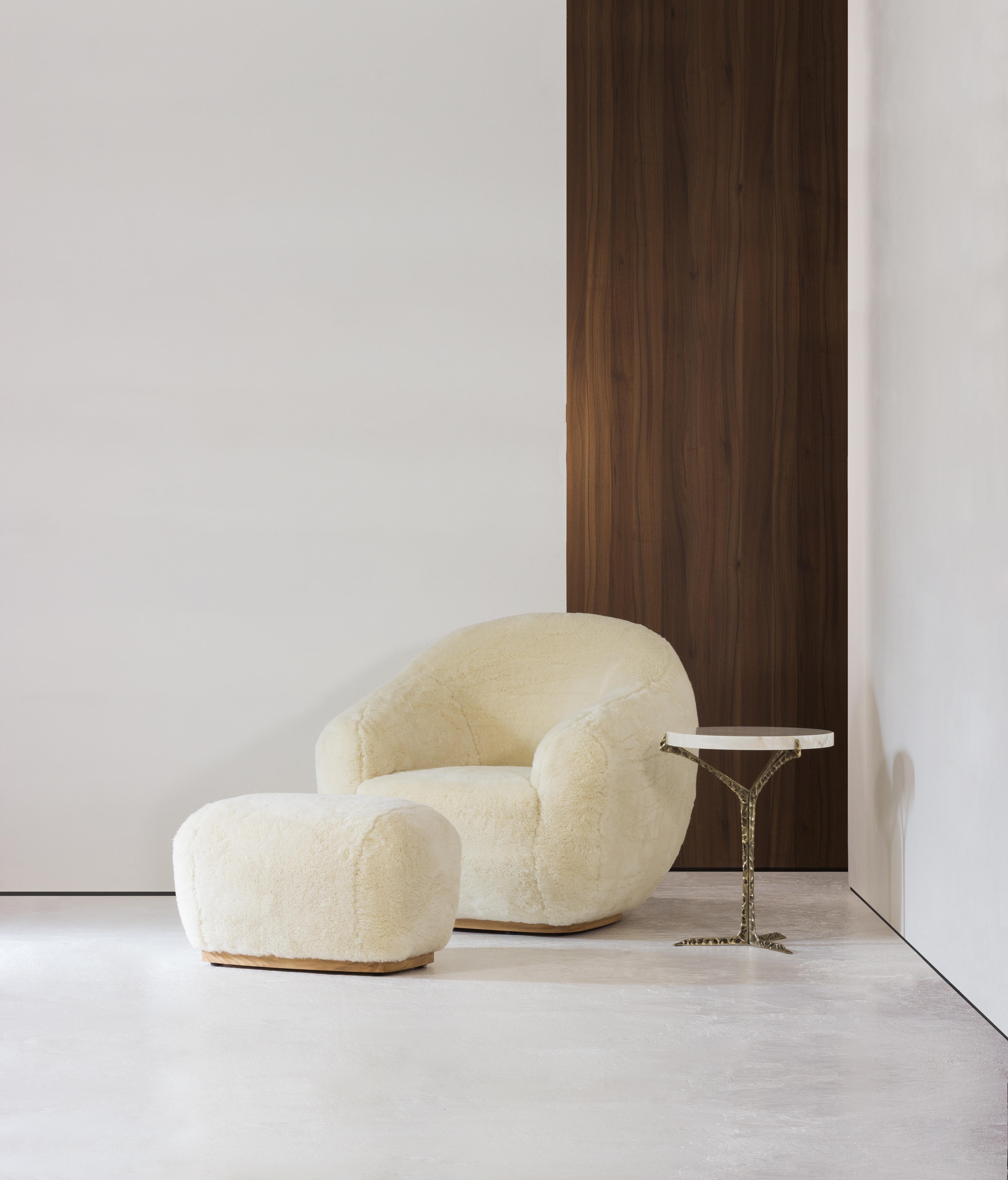Niemeyer II Swivel Armchair, Fur and Oak, InsidherLand by Joana Santos Barbosa For Sale 5