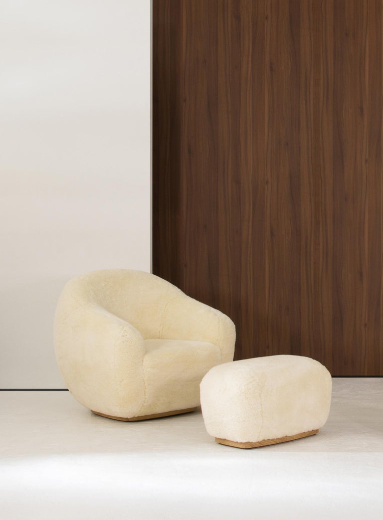 Niemeyer II Swivel Armchair, Fur and Oak, InsidherLand by Joana Santos Barbosa In New Condition For Sale In Maia, Porto