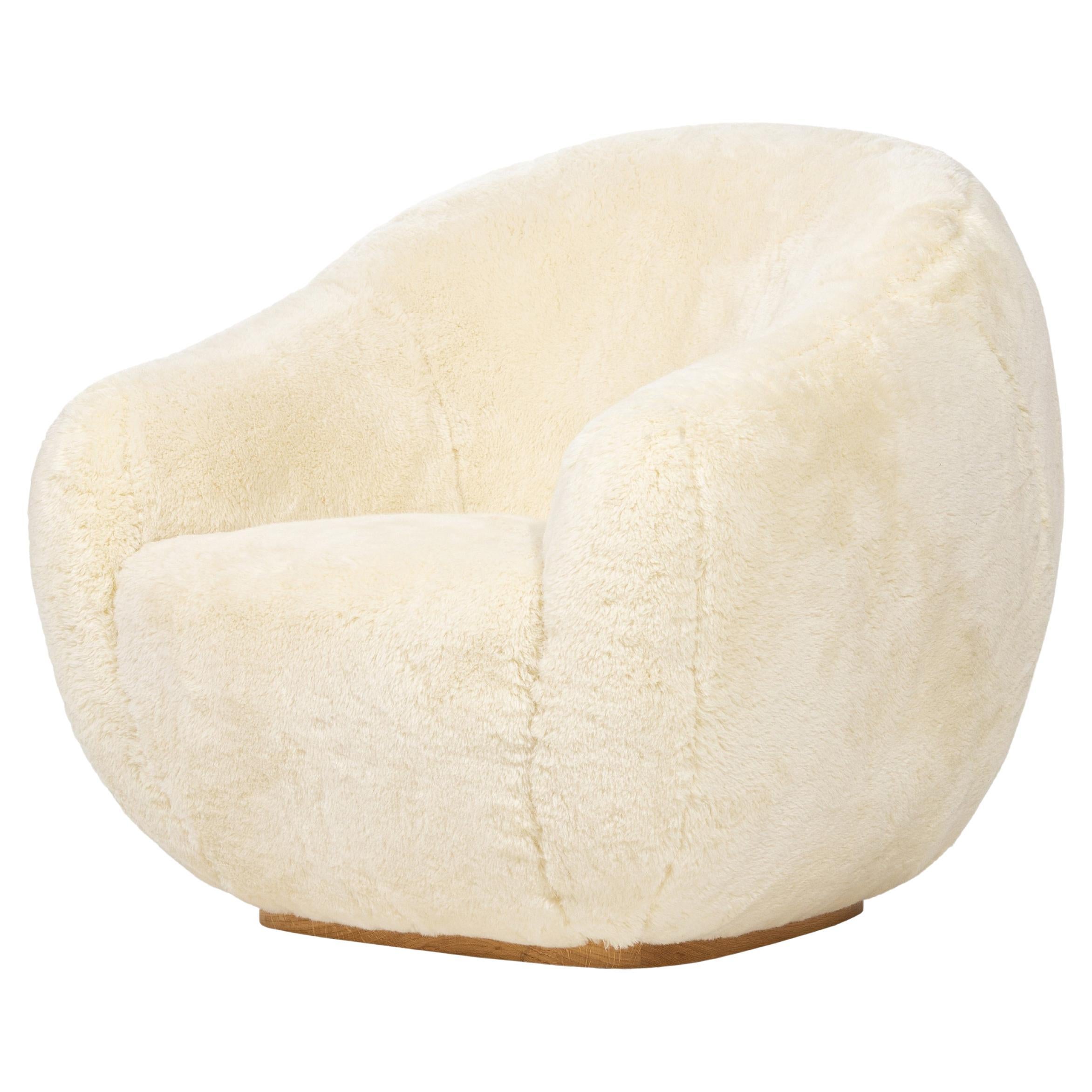 Niemeyer II Swivel Armchair, Fur and Oak, InsidherLand by Joana Santos Barbosa