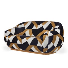 Sofá de dos plazas Niemeyer II, Roble y COM, Insidherland by Joana Santos Barbosa